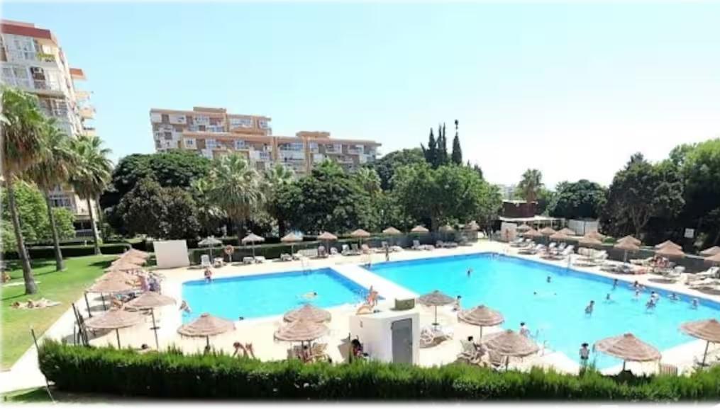 Imagen 2 Planta Baja en venta en Benalmádena / En el centro del turismo en Benalmádena, playa andando