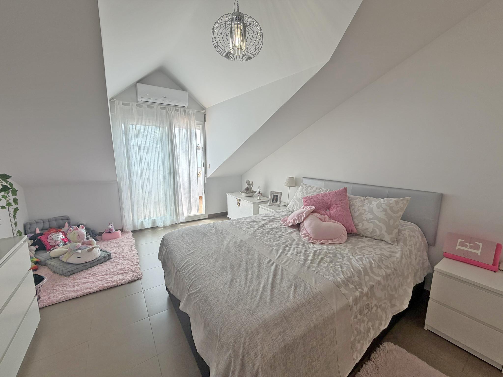 Imagen 16 Casa Pareada en venta en Benalmádena / A 10 min andando de Puerto Marina y la playa