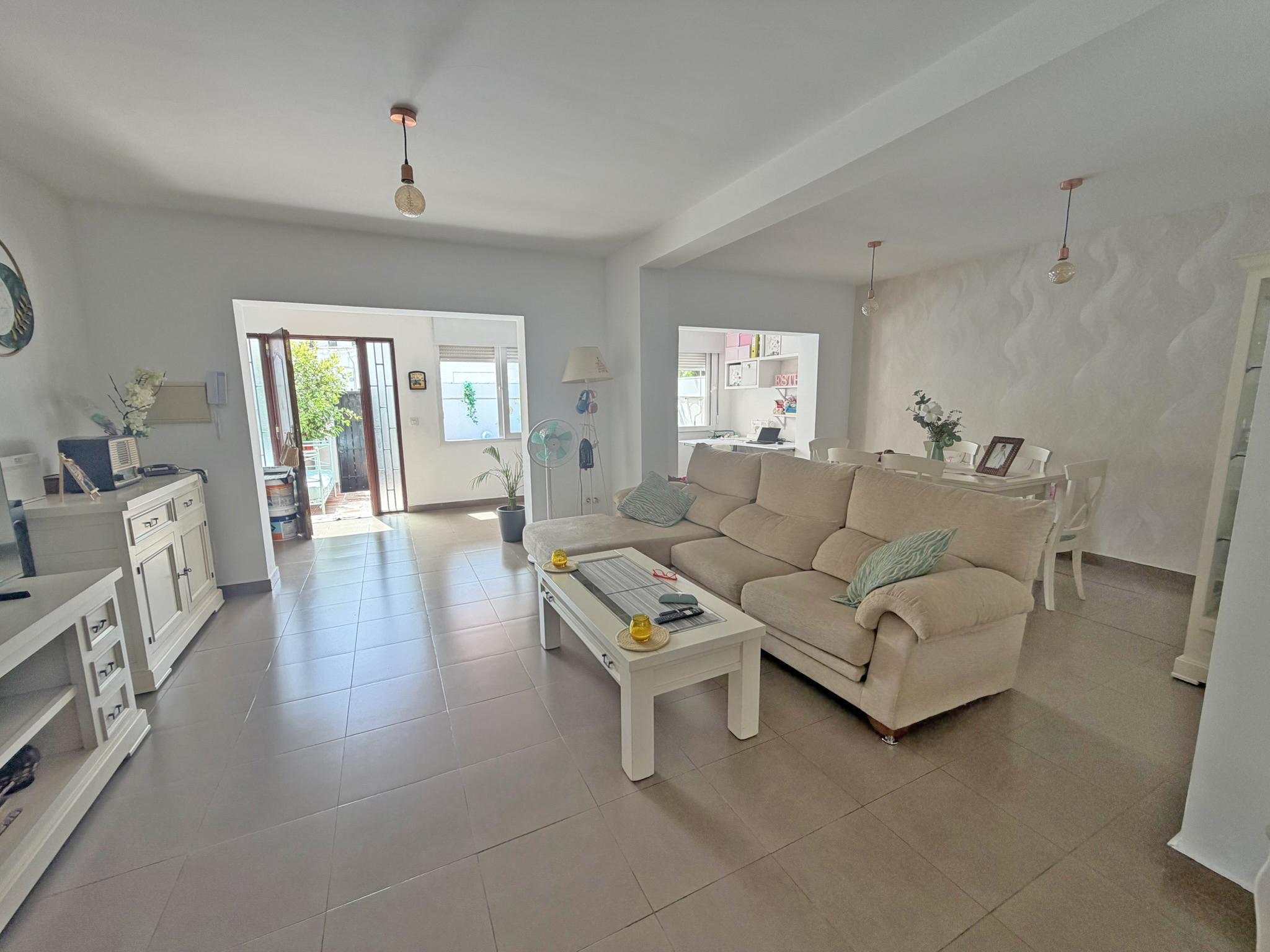 Imagen 1 Casa Pareada en venta en Benalmádena / A 10 min andando de Puerto Marina y la playa