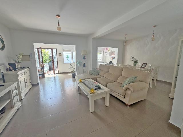 Imagen 1 Inmueble 304602 - Casa Pareada en venta en Benalmádena / A 10 min andando de Puerto Marina y la playa
