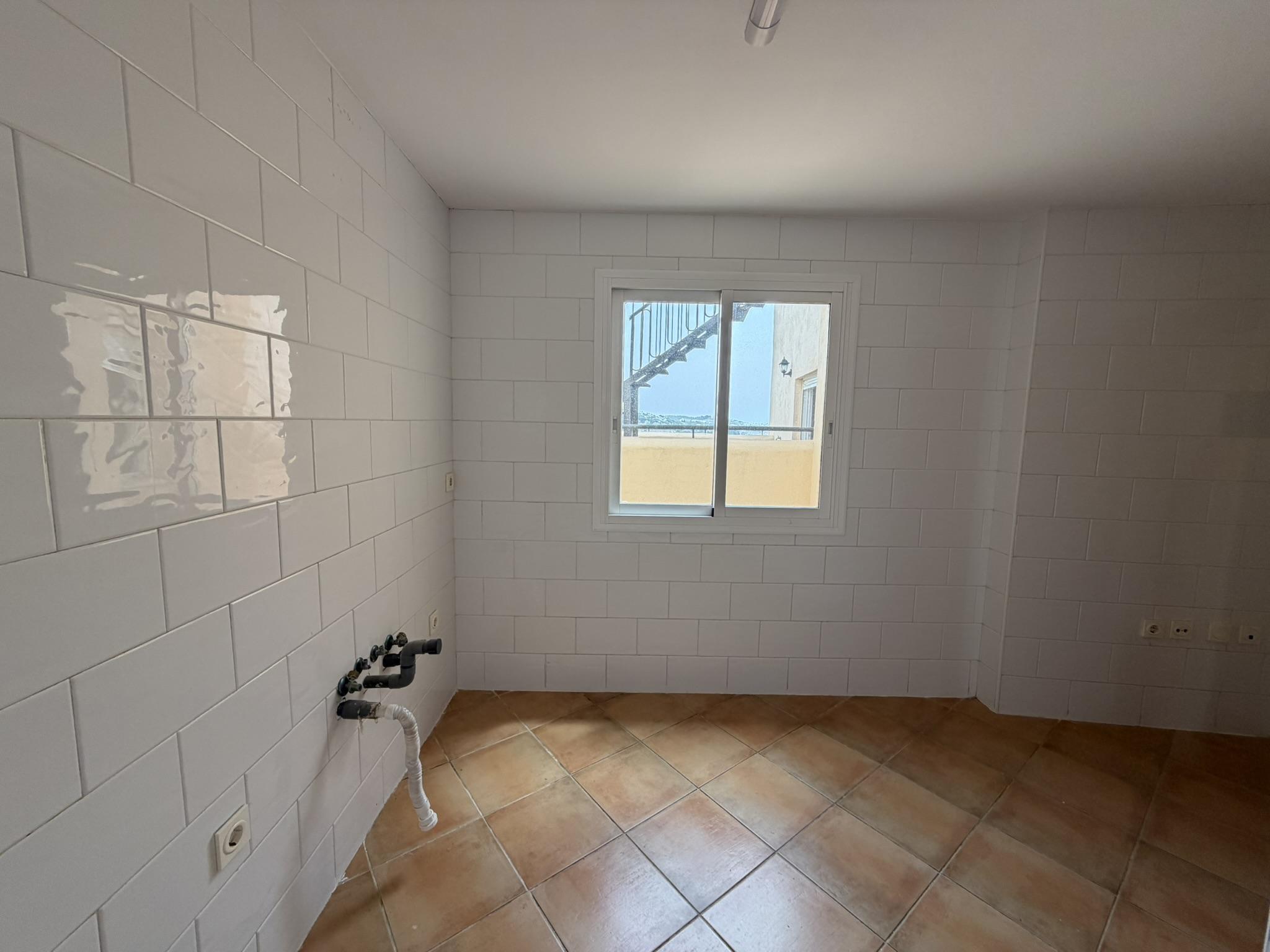 Imagen 12 Casa Adosada en venta en Mijas / Urbanización privada, con vigilancia, piscina y Tenis