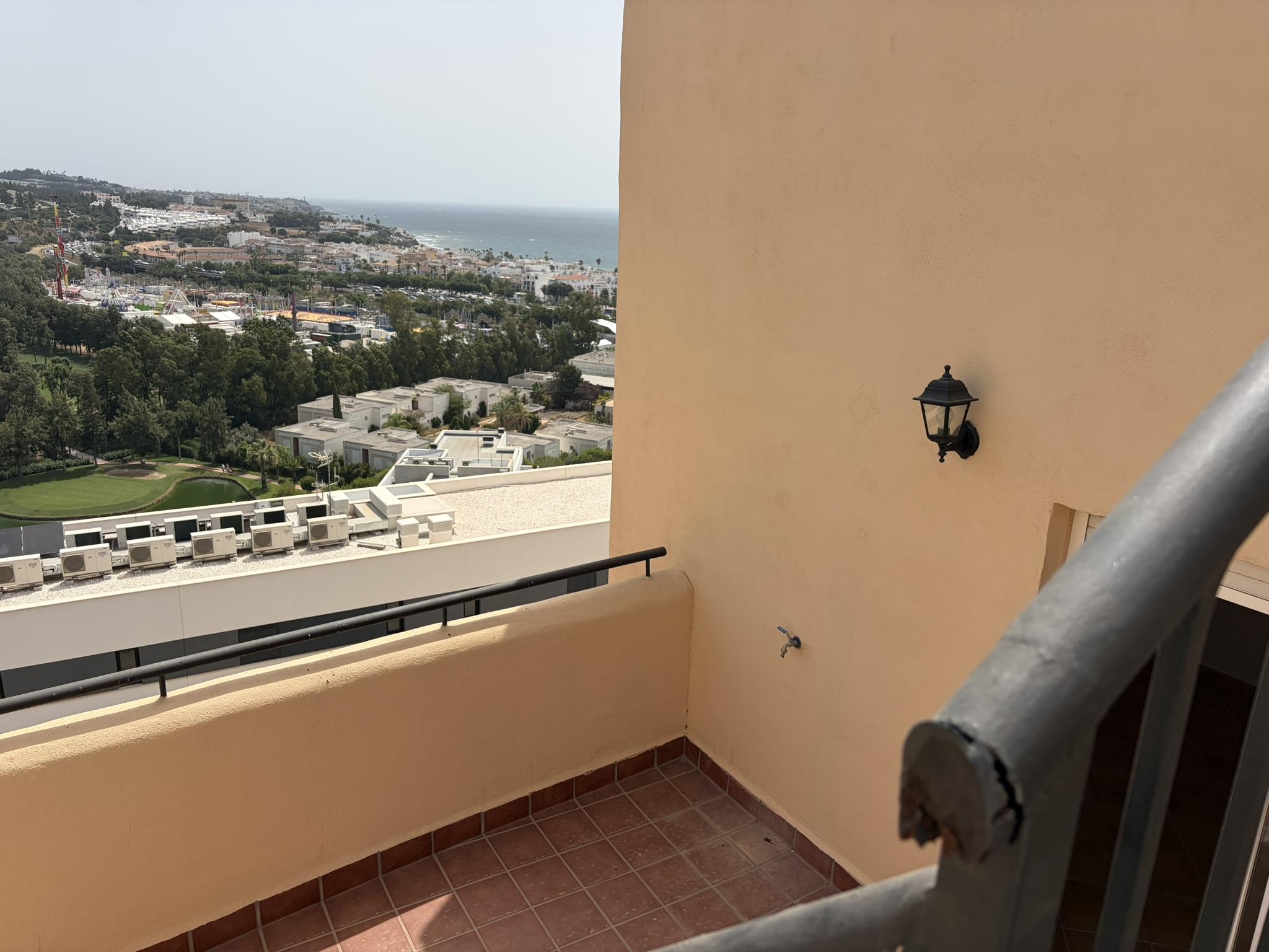 Imagen 9 Casa Adosada en venta en Mijas / Urbanización privada, con vigilancia, piscina y Tenis