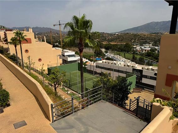 Imagen 33 Casa Adosada en venta en Mijas / Urbanización privada, con vigilancia, piscina y Tenis