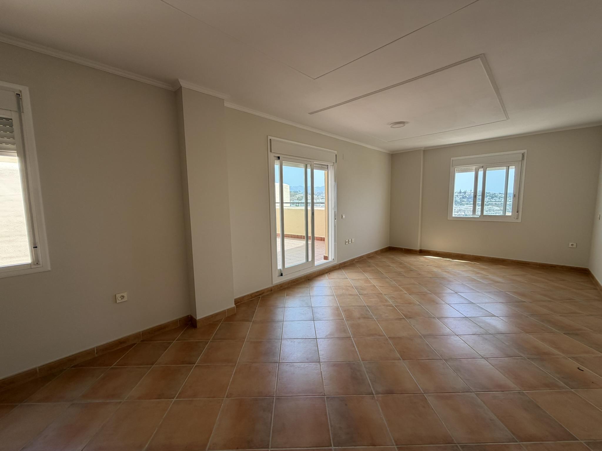 Imagen 1 Casa Adosada en venta en Mijas / Urbanización privada, con vigilancia, piscina y Tenis