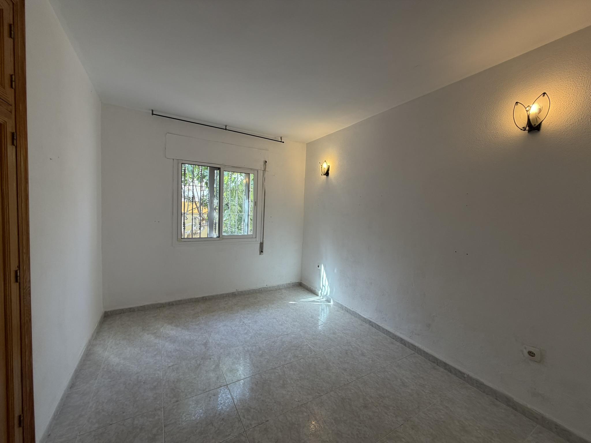 Imagen 13 Casa Aislada en venta en Benalmádena / Urbanización tranquila, 5 min de los comercios