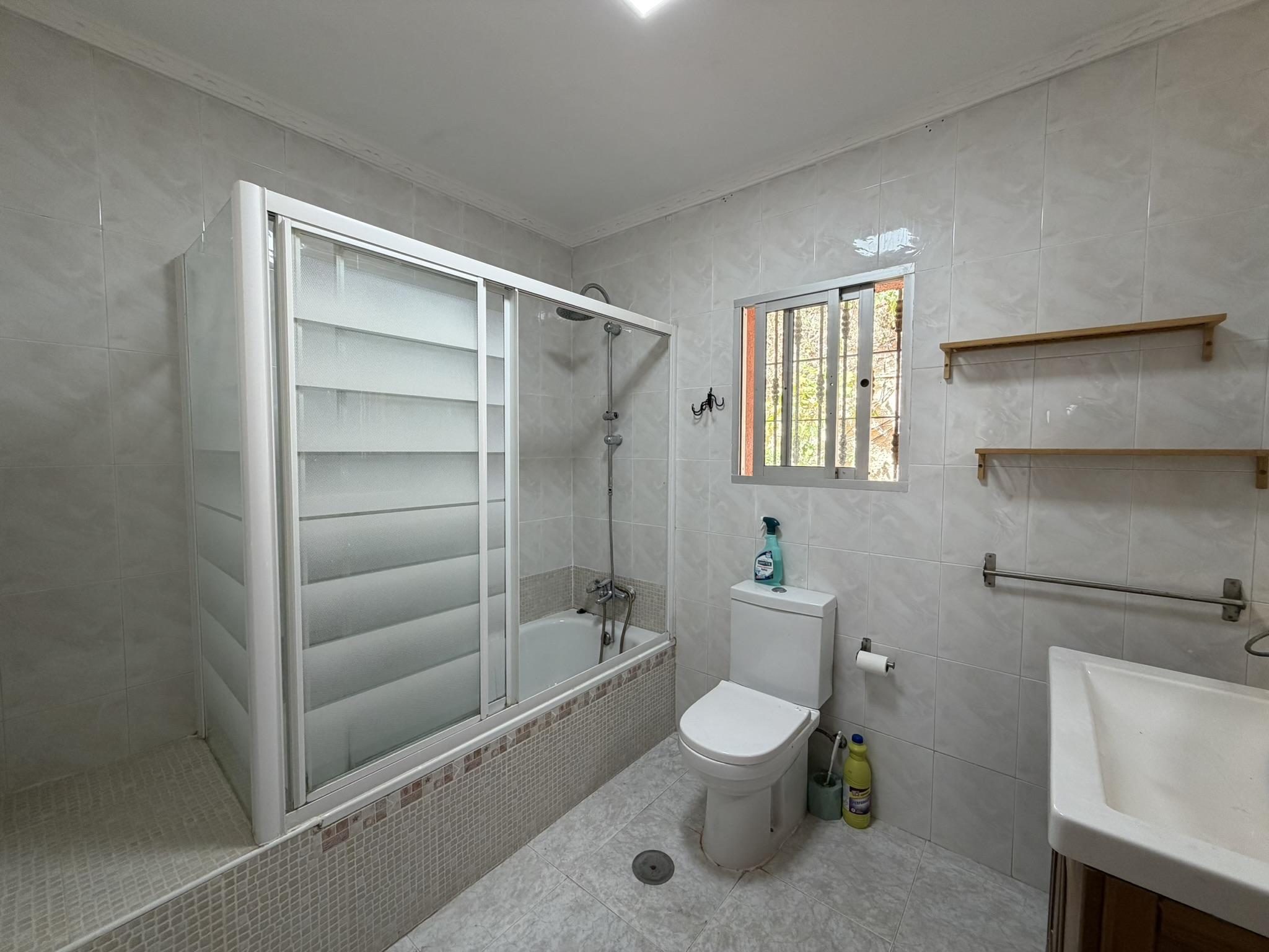 Imagen 24 Casa Aislada en venta en Benalmádena / Urbanización tranquila, 5 min de los comercios