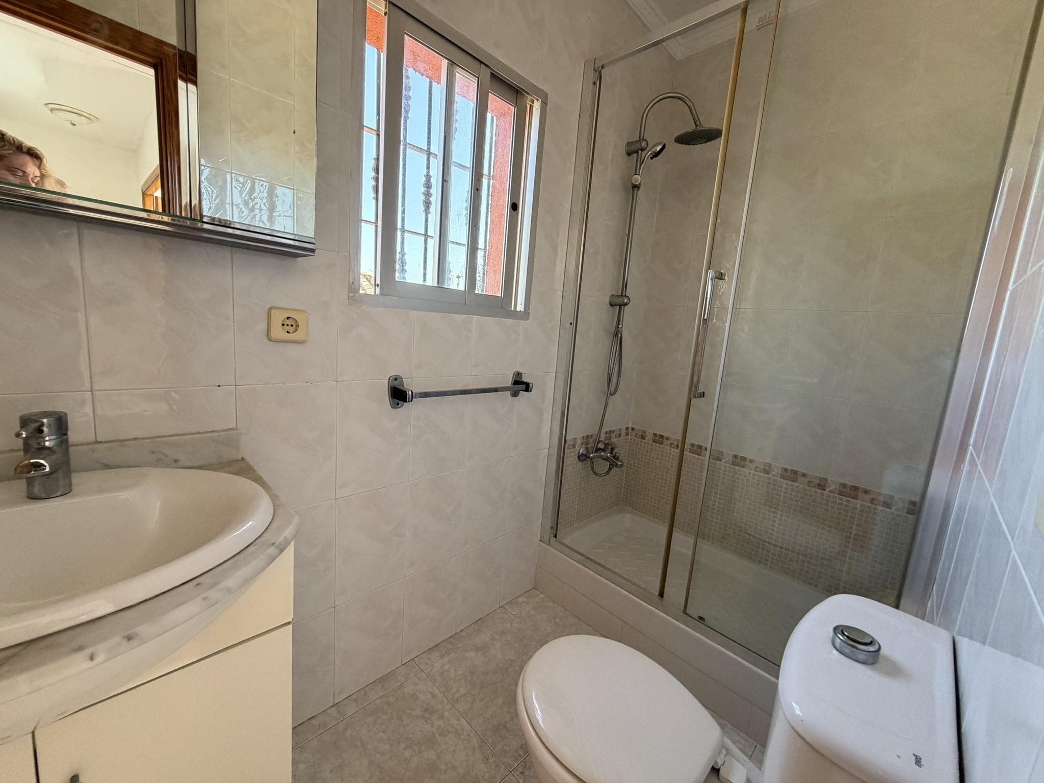 Imagen 20 Casa Aislada en venta en Benalmádena / Urbanización tranquila, 5 min de los comercios