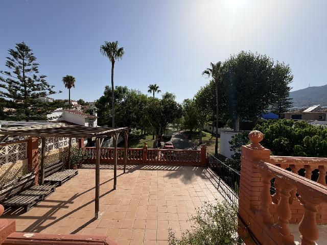 Imagen 2 Inmueble 305251 - Casa Aislada en venta en Benalmádena / Urbanización tranquila, 5 min de los comercios
