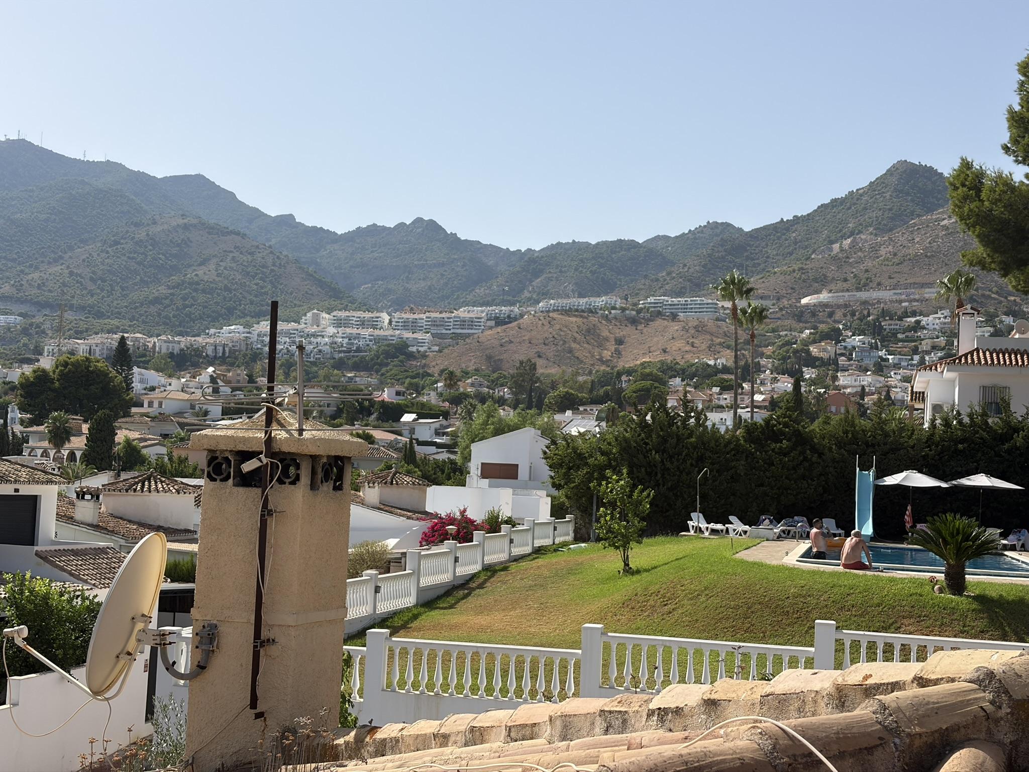 Imagen 22 Casa Aislada en venta en Benalmádena / Urbanización tranquila, 5 min de los comercios