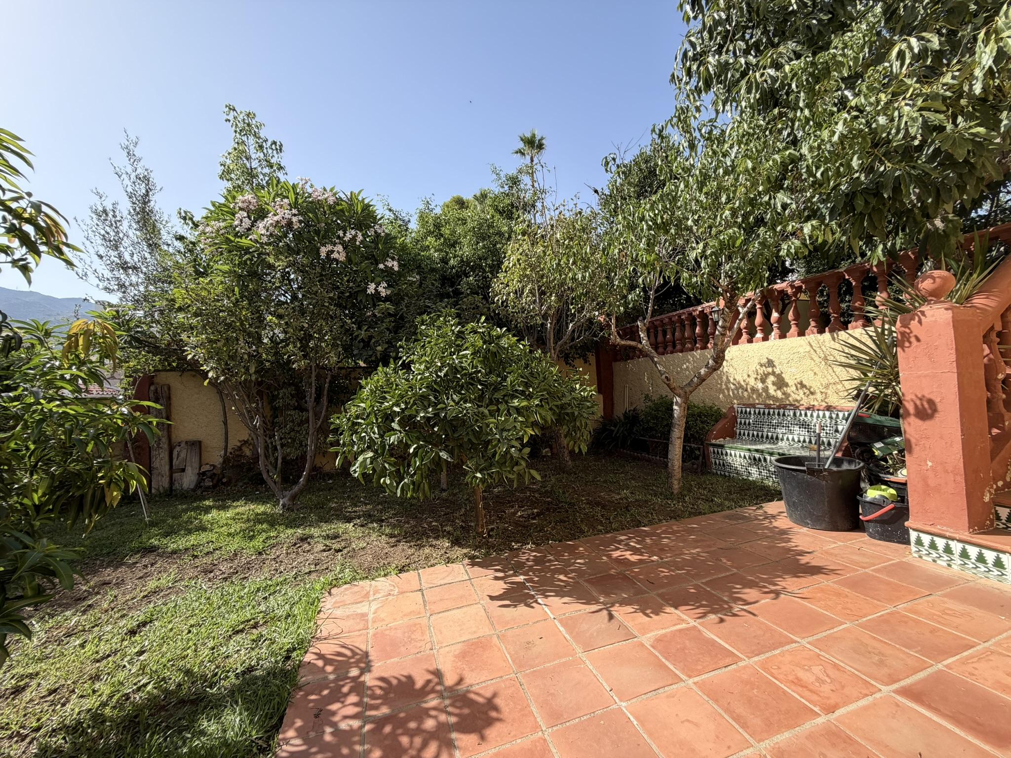 Imagen 10 Casa Aislada en venta en Benalmádena / Urbanización tranquila, 5 min de los comercios