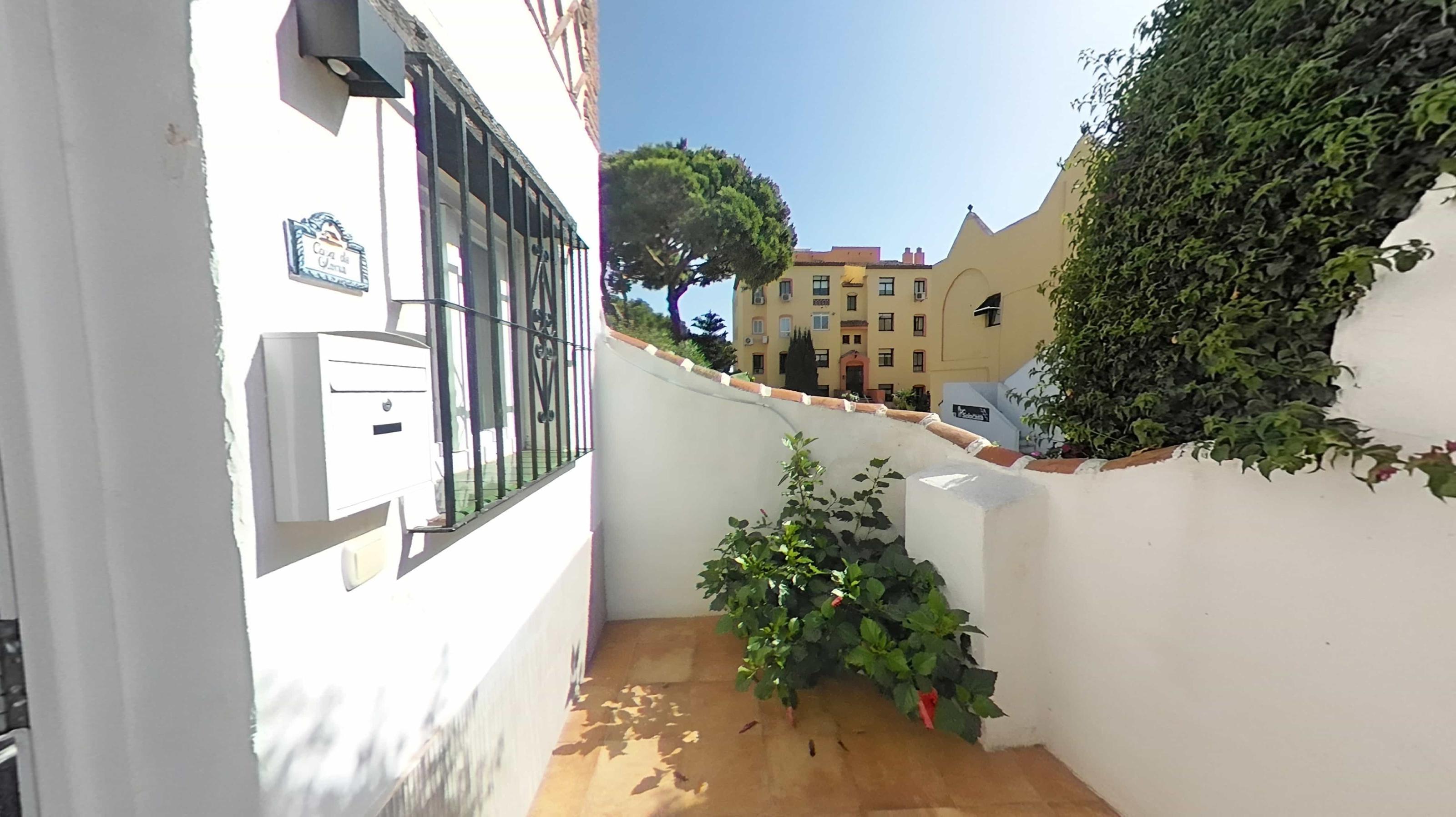 Imagen 3 Casa Adosada en venta en Mijas / Zona muy turística cerca de todos los servicios 