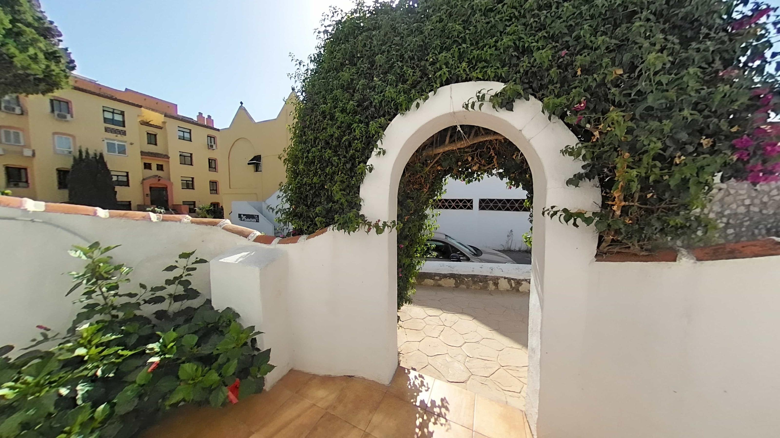 Imagen 5 Casa Adosada en venta en Mijas / Zona muy turística cerca de todos los servicios 