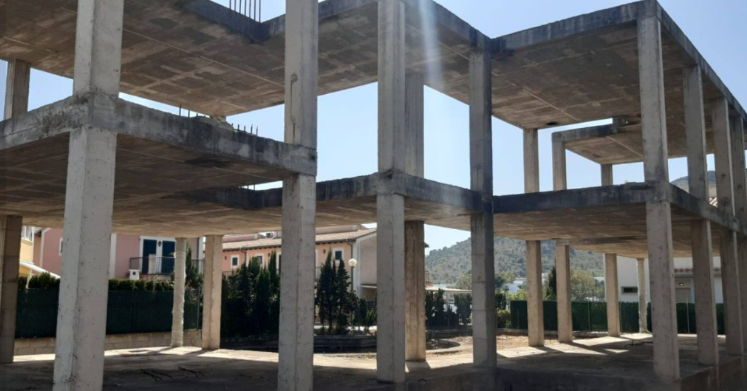 Imagen 2 Solar Urbano en venta en Alcúdia / Solar con estructura de 600 m² en Puerto de Alcudia.