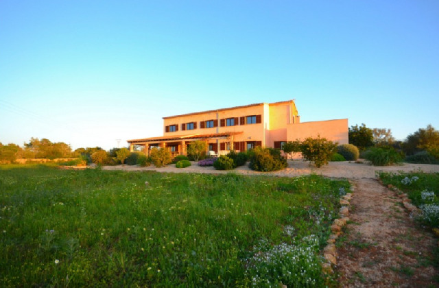 Imagen 3 Inmueble 300523 - Casa Adosada en venta en Santanyí / Finca elegante con planta fotovolcaica en Santanyi