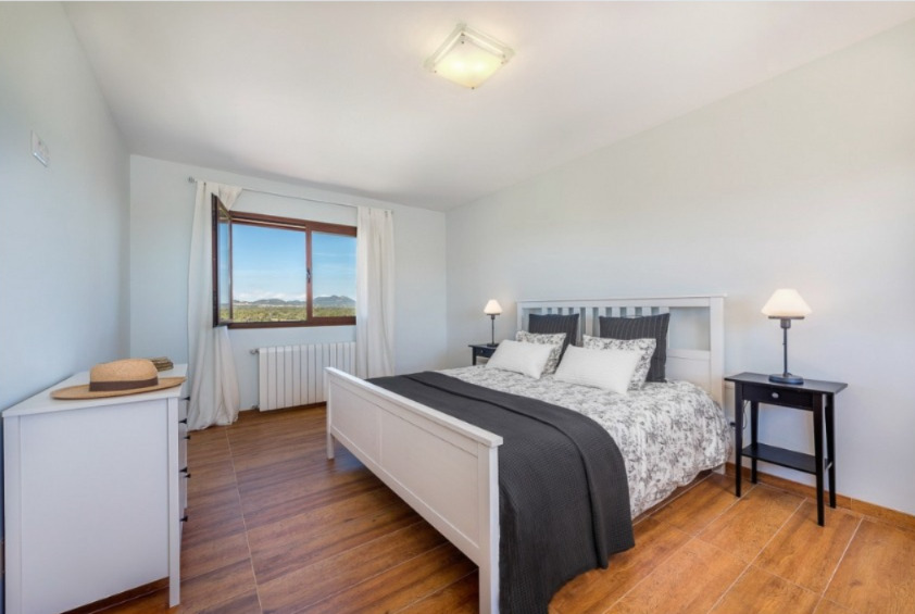 Imagen 16 Casa Adosada en venta en Santanyí / Finca elegante con planta fotovolcaica en Santanyi