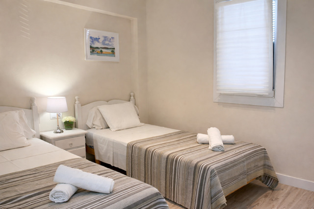 Imagen 13 Casa Adosada en venta en Mercadal Es / S´Arenal  d´en Castell en  1ª limea de Mar , premium 