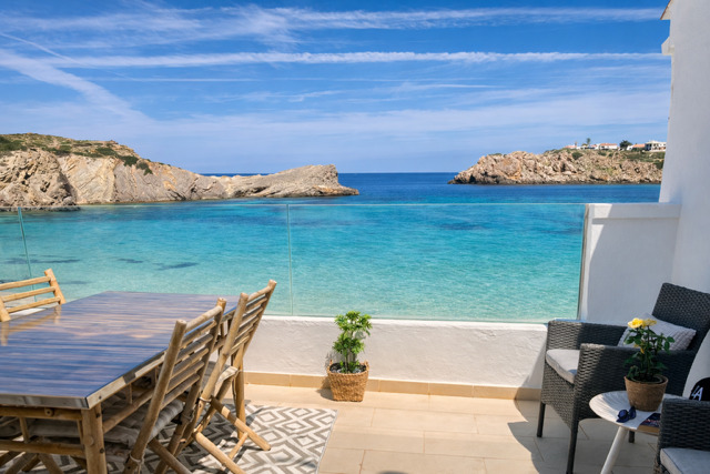 Imagen 1 Casa Adosada en venta en Mercadal Es / S´Arenal  d´en Castell en  1ª limea de Mar , premium 