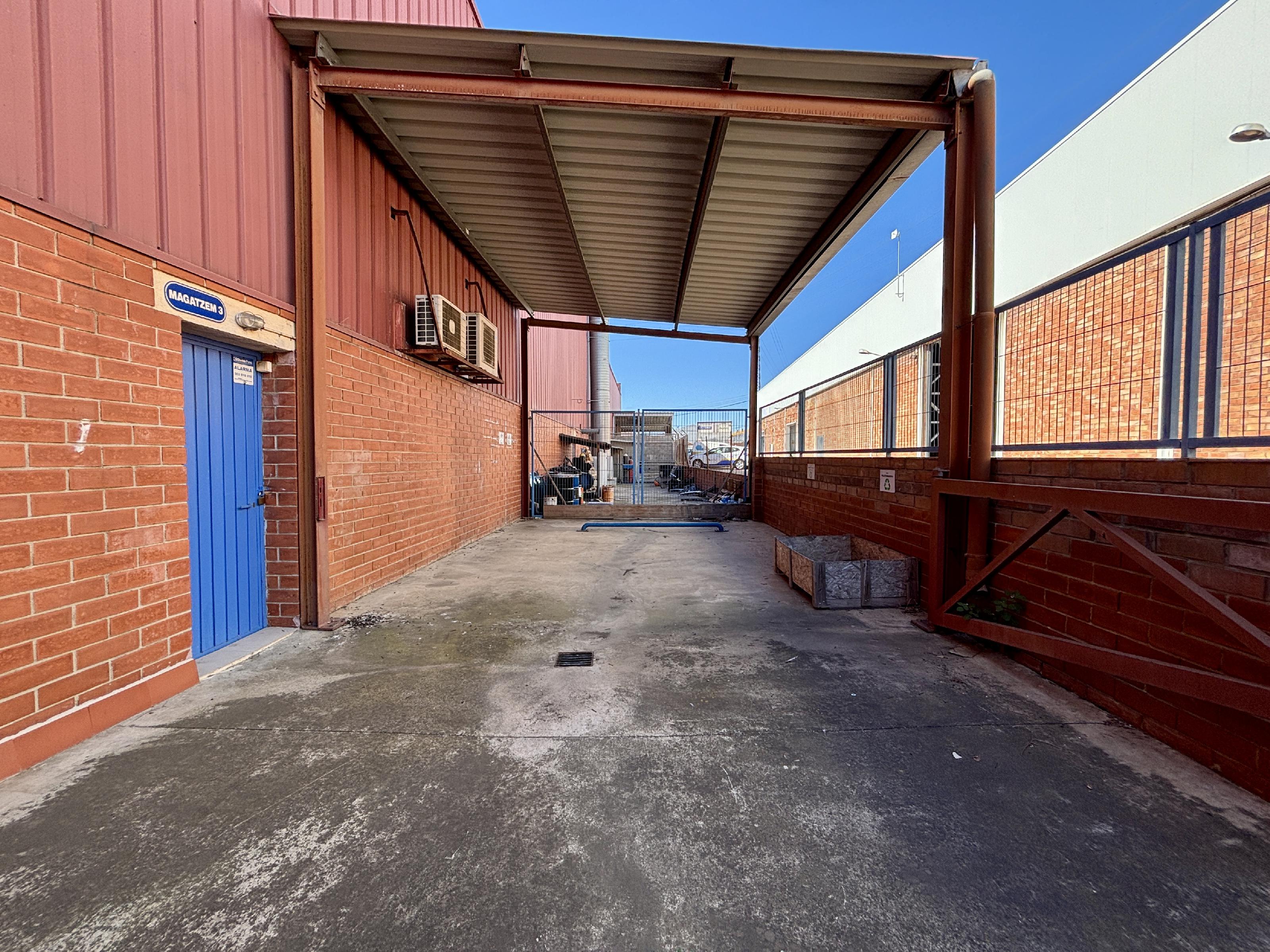 Imagen 3 Local Industrial en venta en Tarragona / Poligoin Industrial Francollí