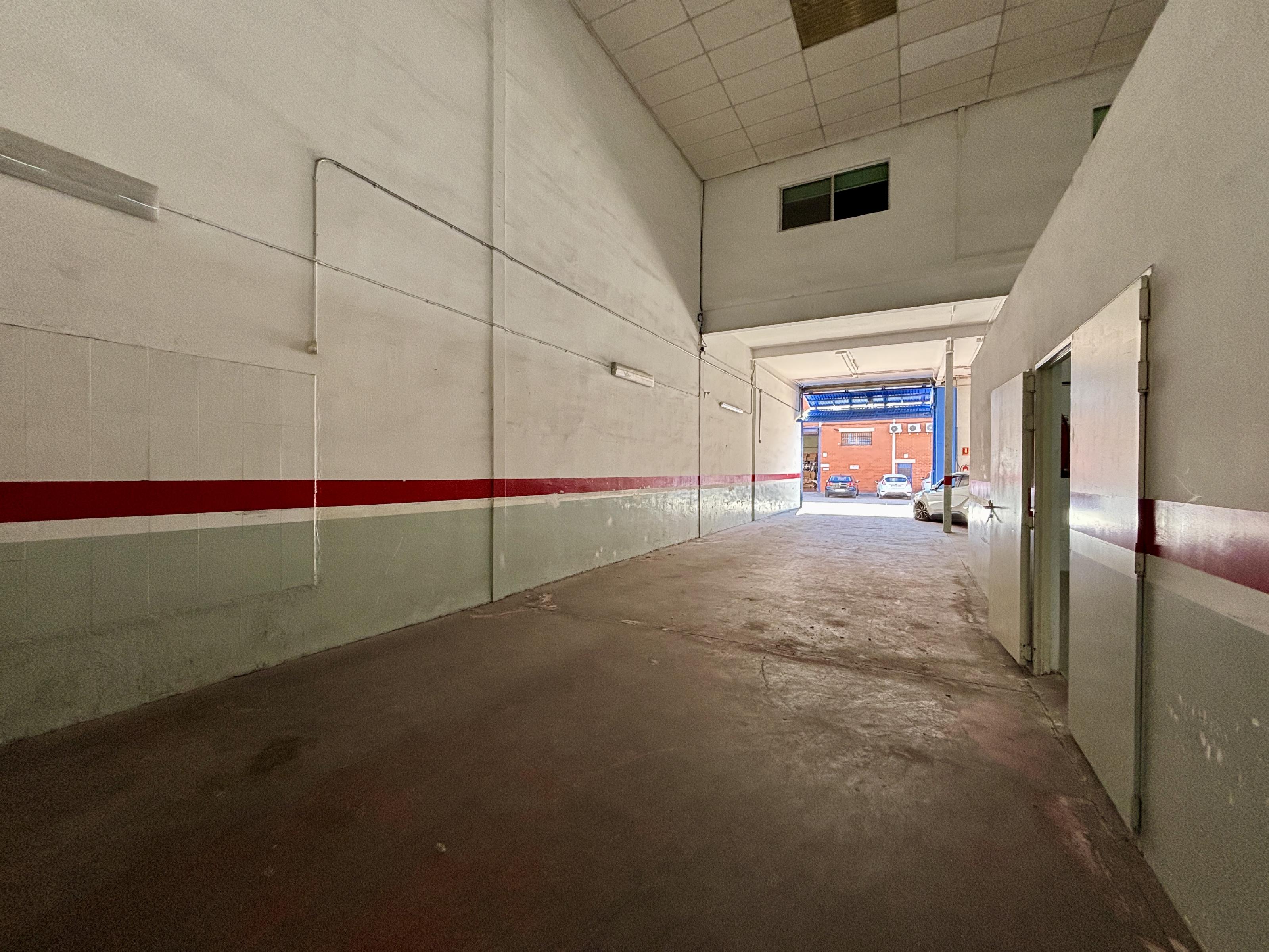 Imagen 3 Local Industrial en venta en Tarragona / Poligoin Industrial Francollí