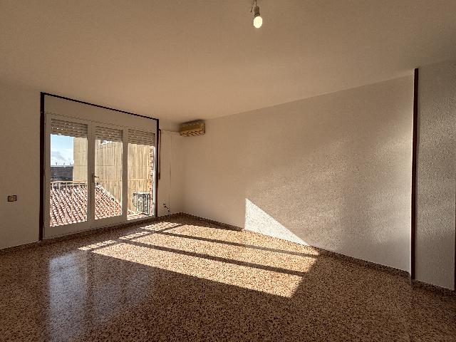 Imagen 1 Inmueble 299310 - Piso en venta en Tarragona / C/ Reial, frente a Plaça dels Infants