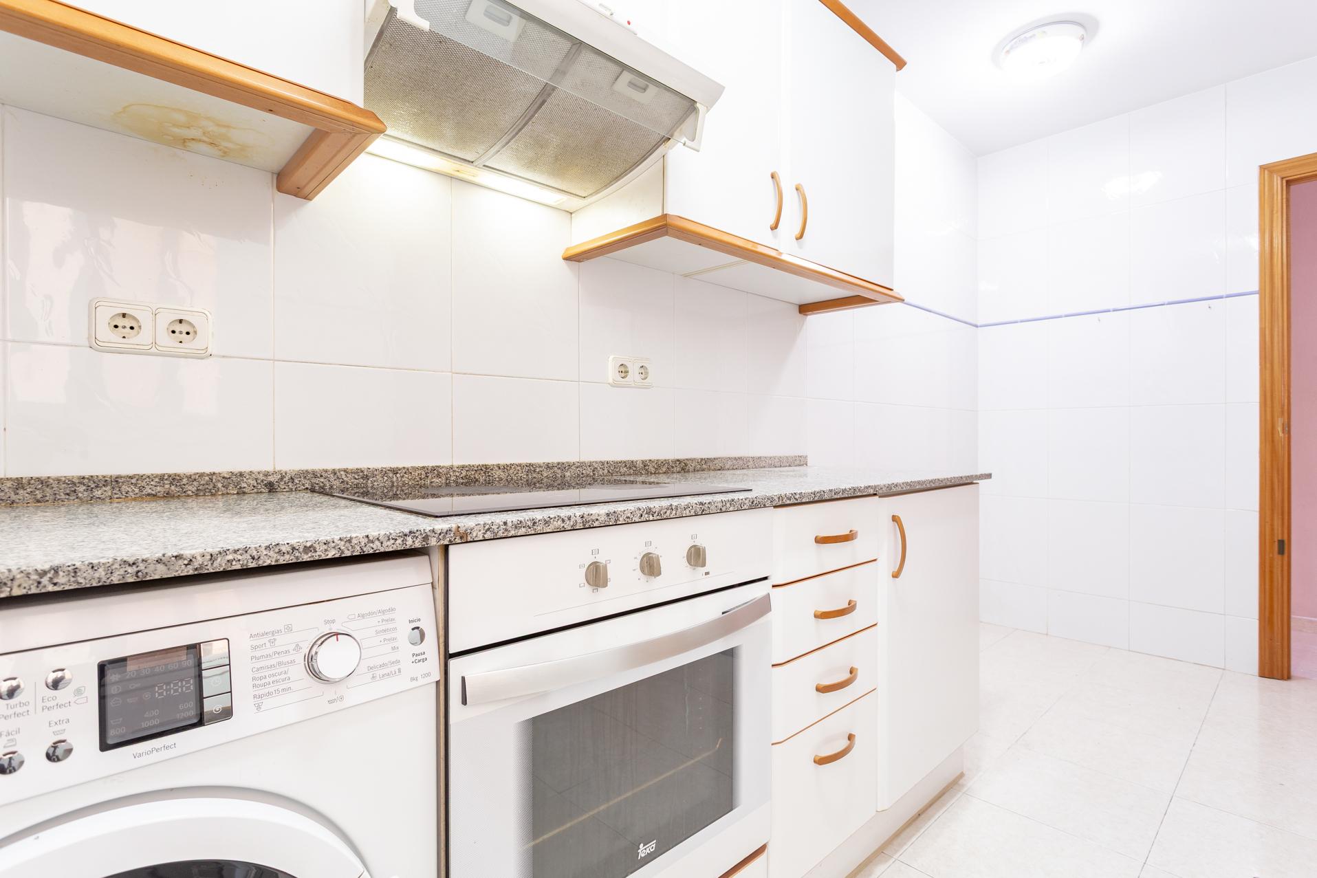 Imagen 13 Piso en venta en Tarragona / Calle peatonal paralela a Rambla Nova