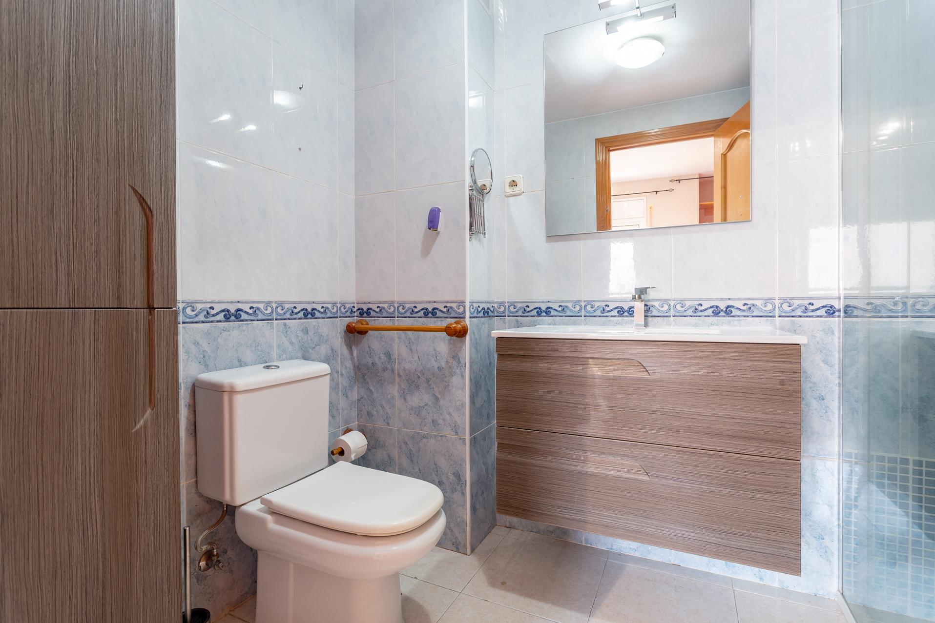 Imagen 15 Piso en venta en Tarragona / Calle peatonal paralela a Rambla Nova