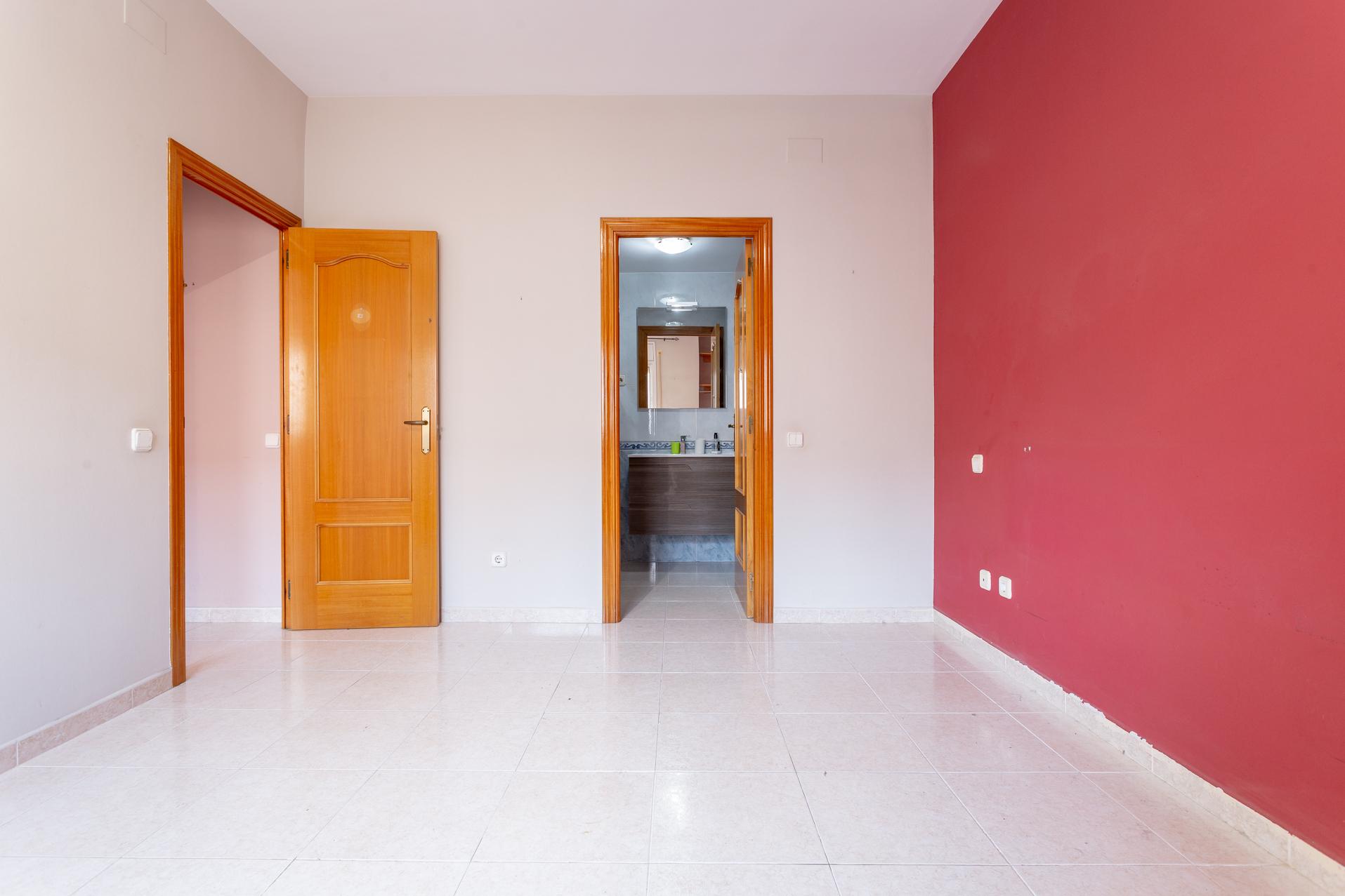 Imagen 4 Piso en venta en Tarragona / Calle peatonal paralela a Rambla Nova