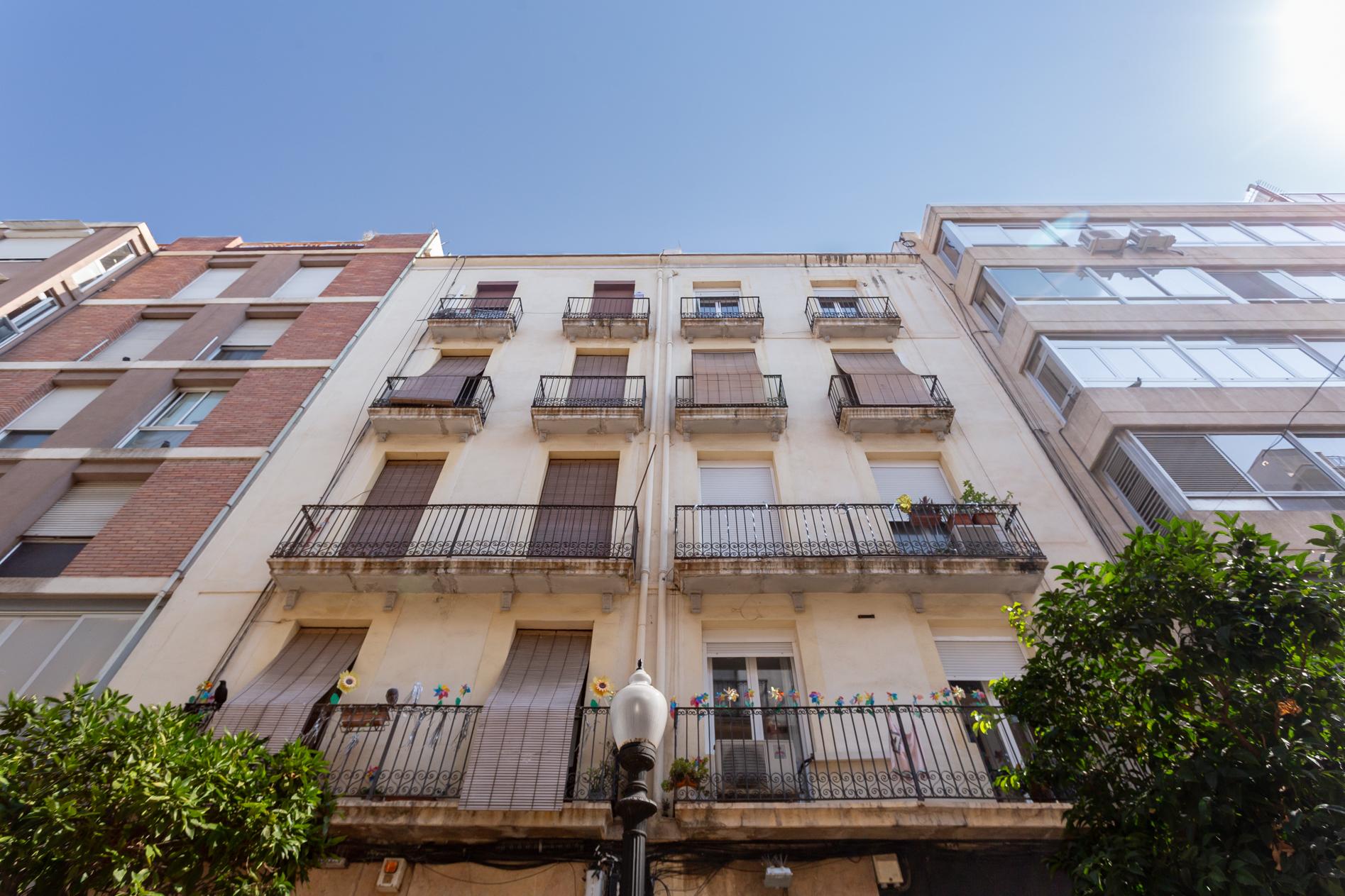 Imagen 20 Piso en venta en Tarragona / Calle peatonal paralela a Rambla Nova