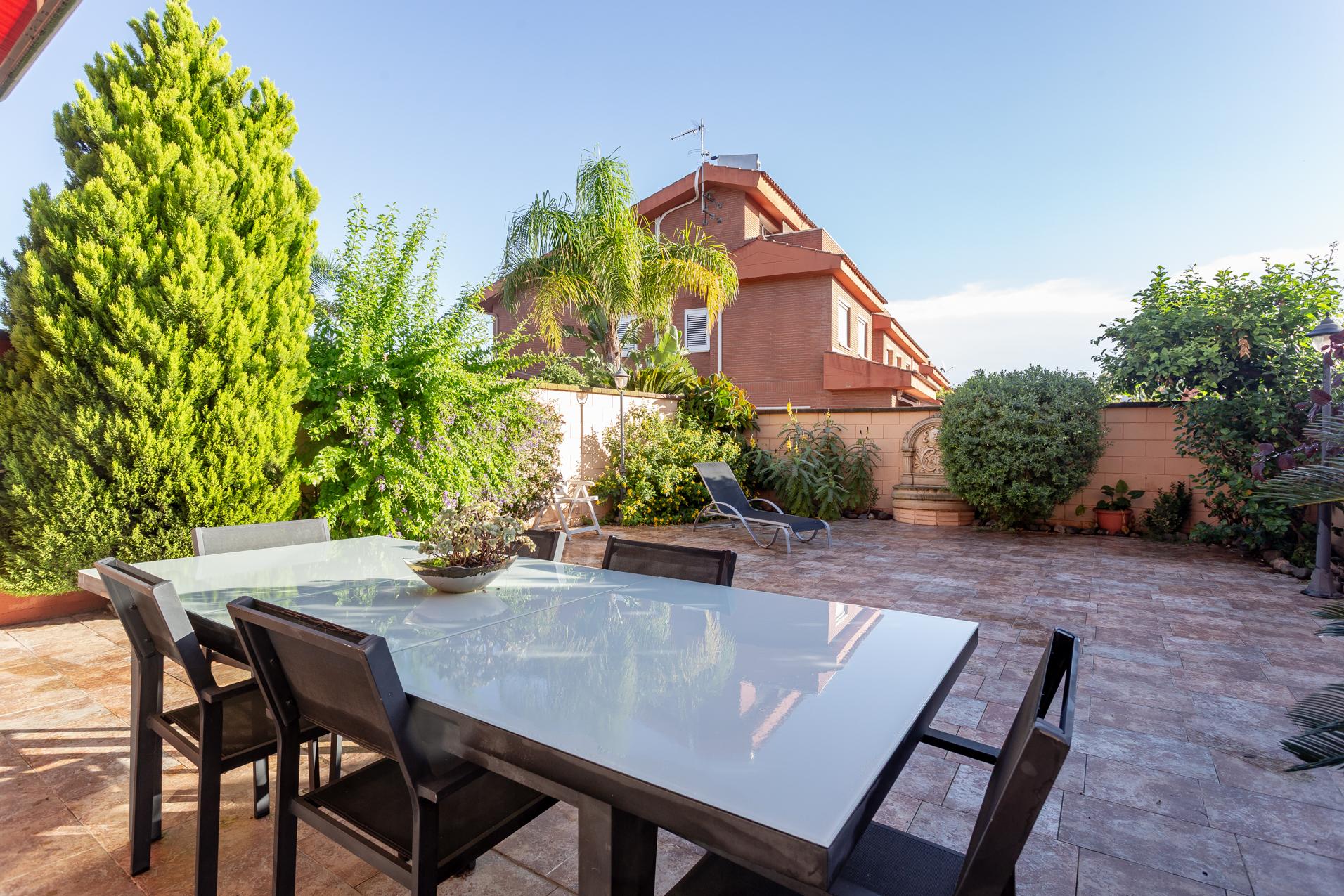 Imagen 6 Casa Adosada en venta en Reus / Delante del paseo y del pavellon municipal