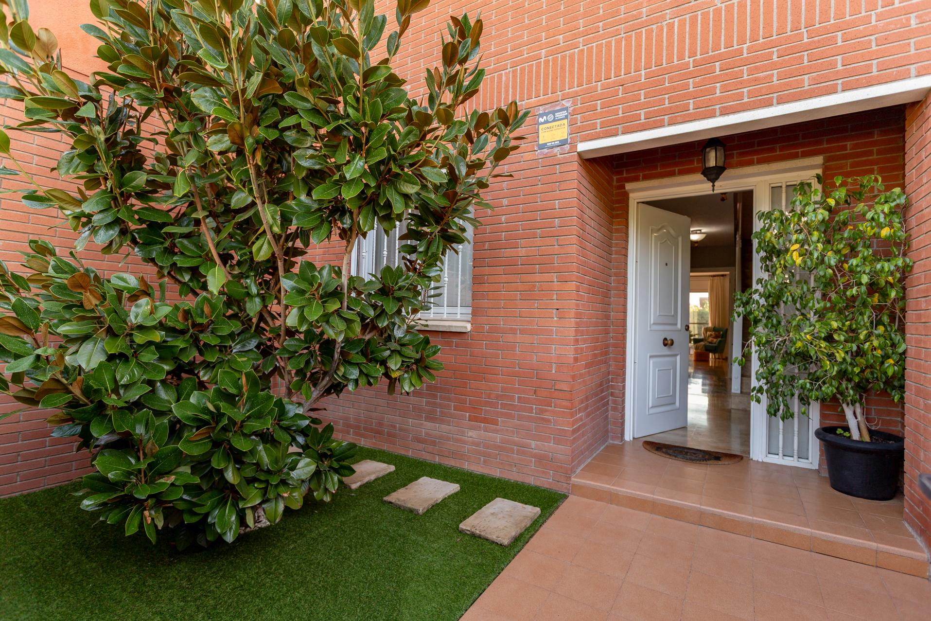 Imagen 38 Casa Adosada en venta en Reus / Delante del paseo y del pavellon municipal