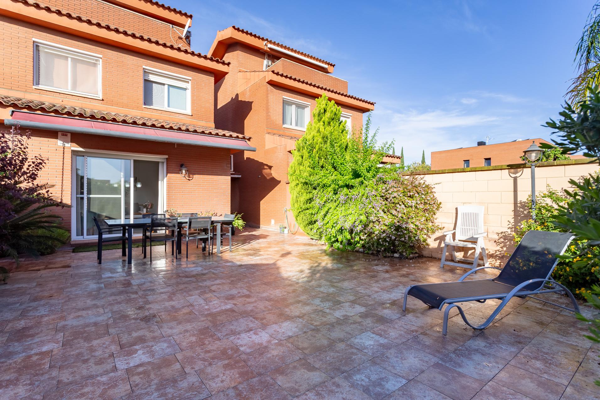 Imagen 1 Casa Adosada en venta en Reus / Delante del paseo y del pavellon municipal