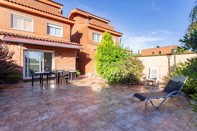 Imagen 1 Inmueble 306493 - Casa Adosada en venta en Reus / Delante del paseo y del pavellon municipal