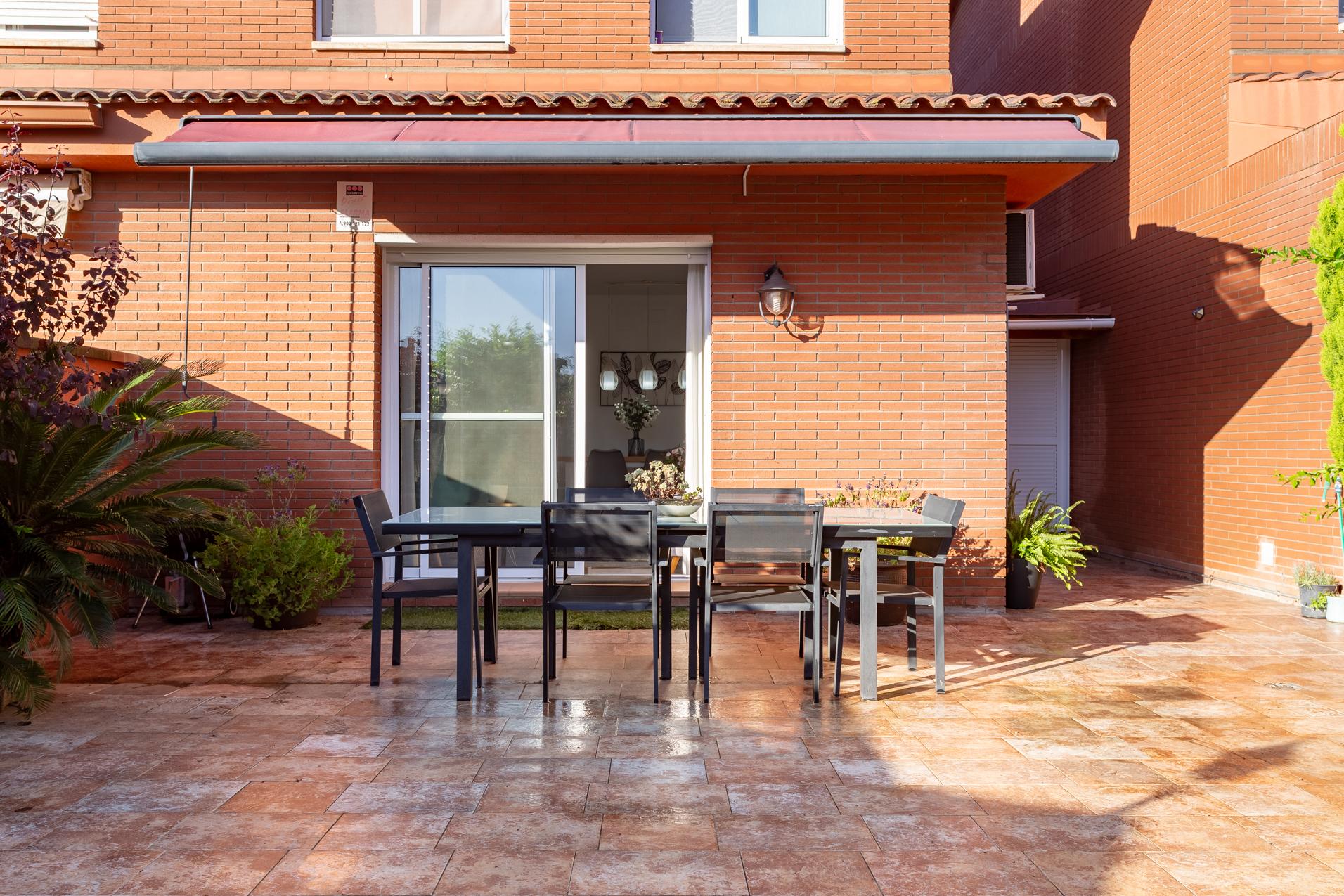 Imagen 7 Casa Adosada en venta en Reus / Delante del paseo y del pavellon municipal