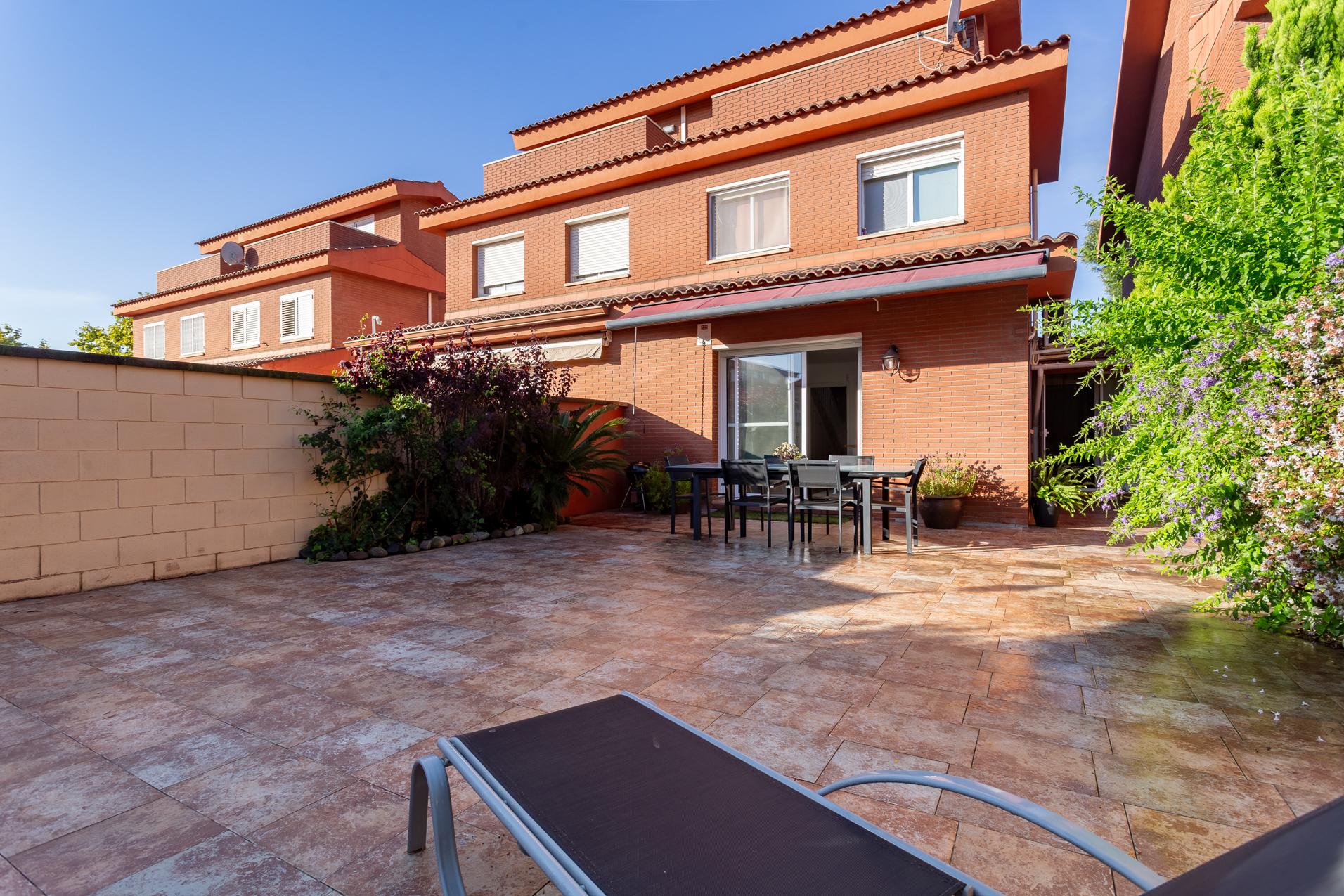 Imagen 5 Casa Adosada en venta en Reus / Delante del paseo y del pavellon municipal