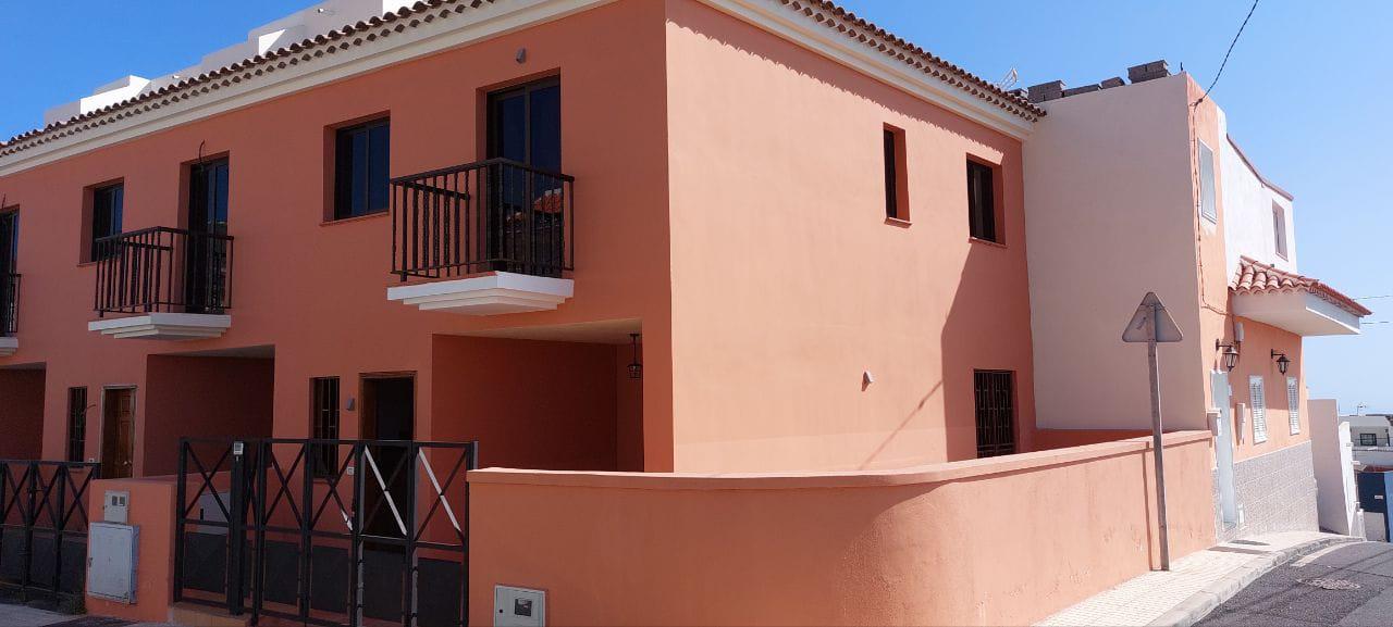 Imagen 2 Casa Adosada en venta en Adeje / Se encuentra en el pueblo de Tijoco Bajo.