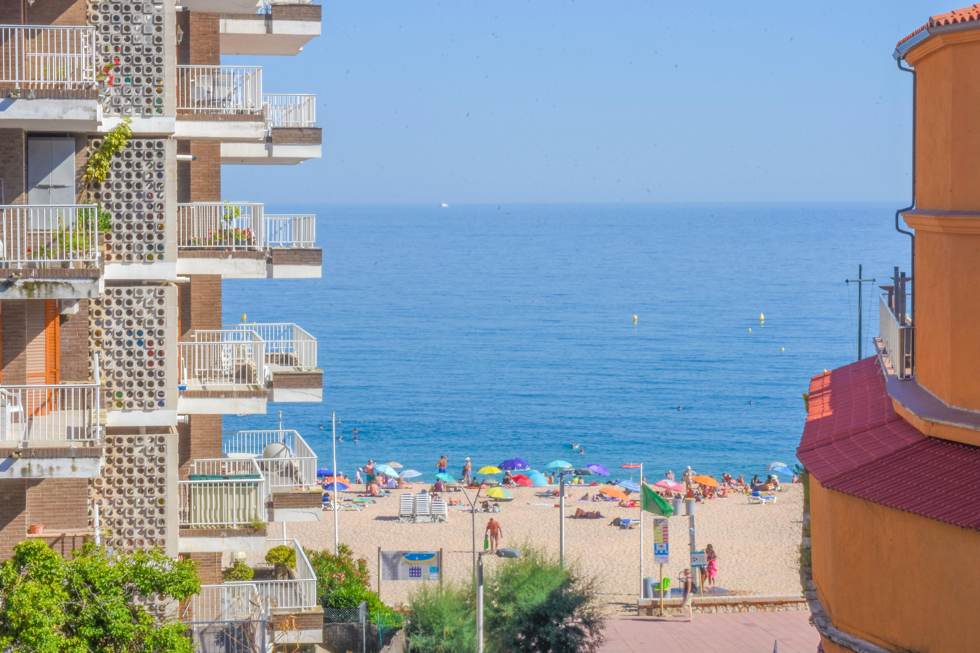 Imagen 5 Apartamento en venta en Lloret De Mar / Justo a la playa de Fenals con vista despejada.