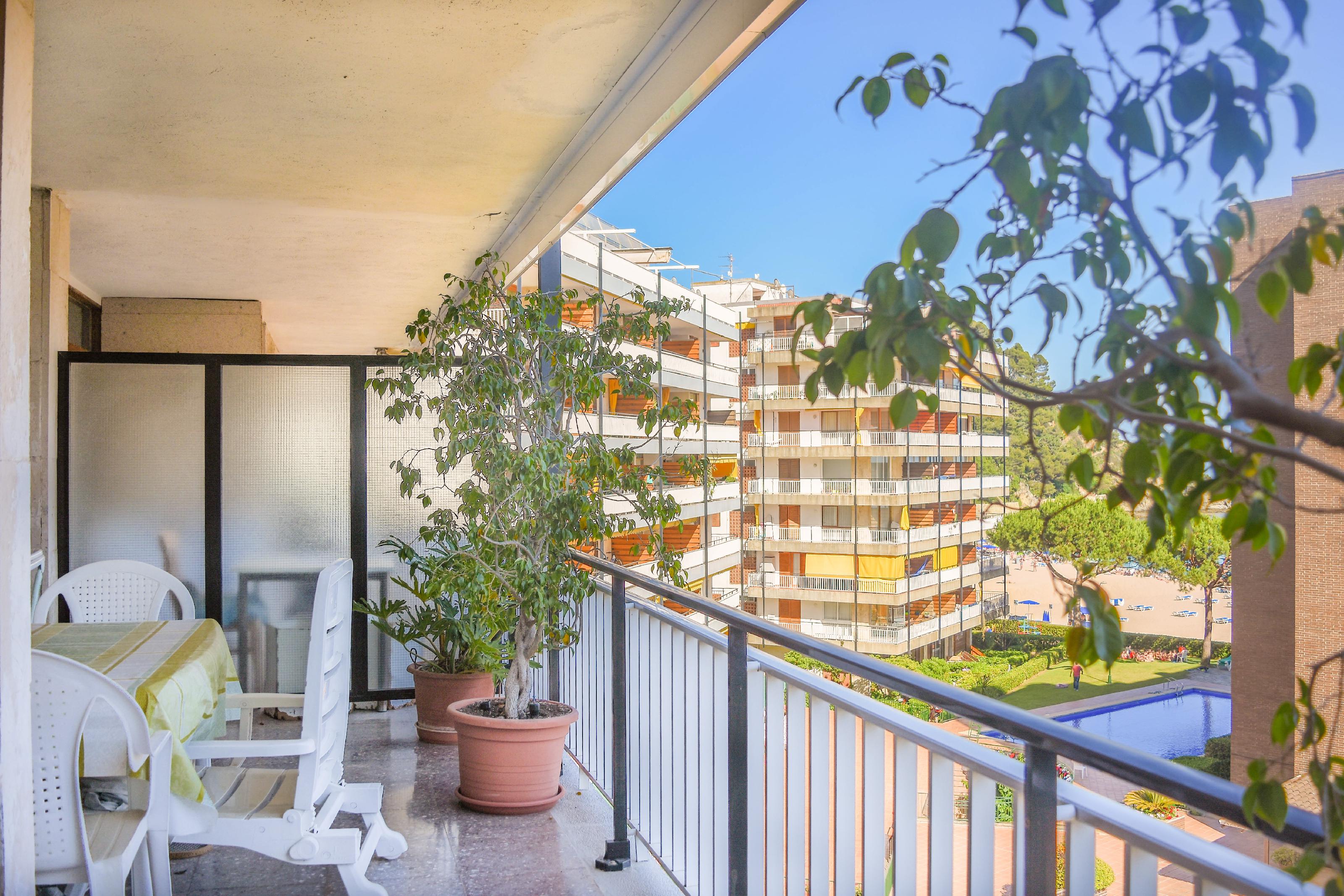 Imagen 4 Apartamento en venta en Lloret De Mar / Justo a la playa de Fenals con vista despejada.
