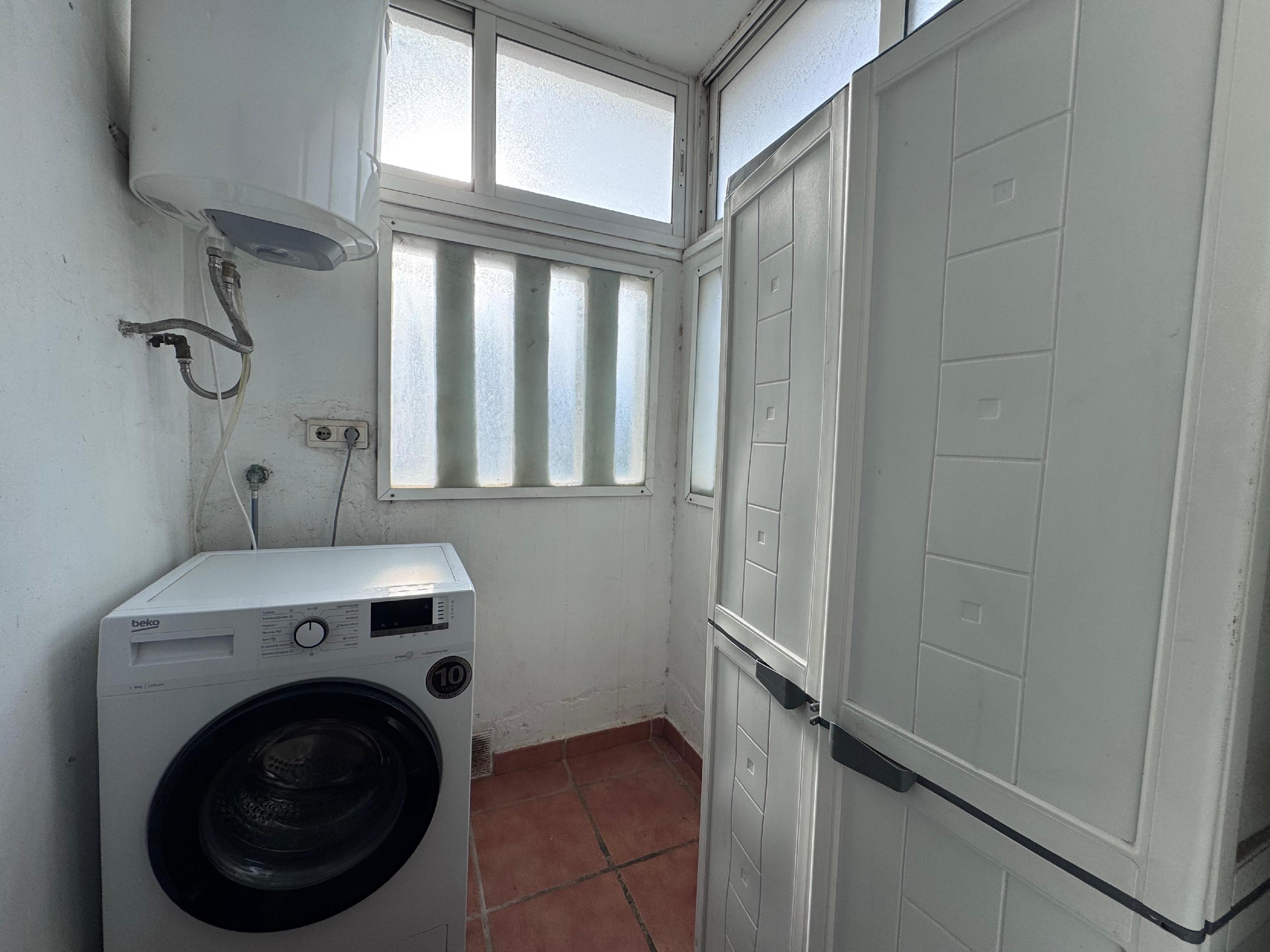 Imagen 14 Apartamento en venta en Torremolinos / Al lado de campo de golf con vistas al mar