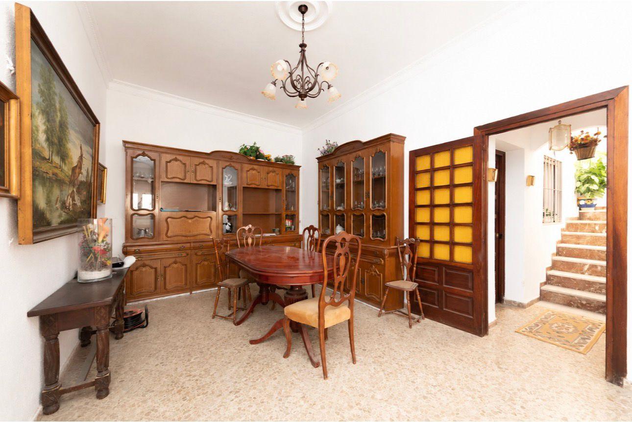 Imagen 2 Casa Adosada en venta en Málaga / Inmejorable ubicación en el centro histórico de Málaga,