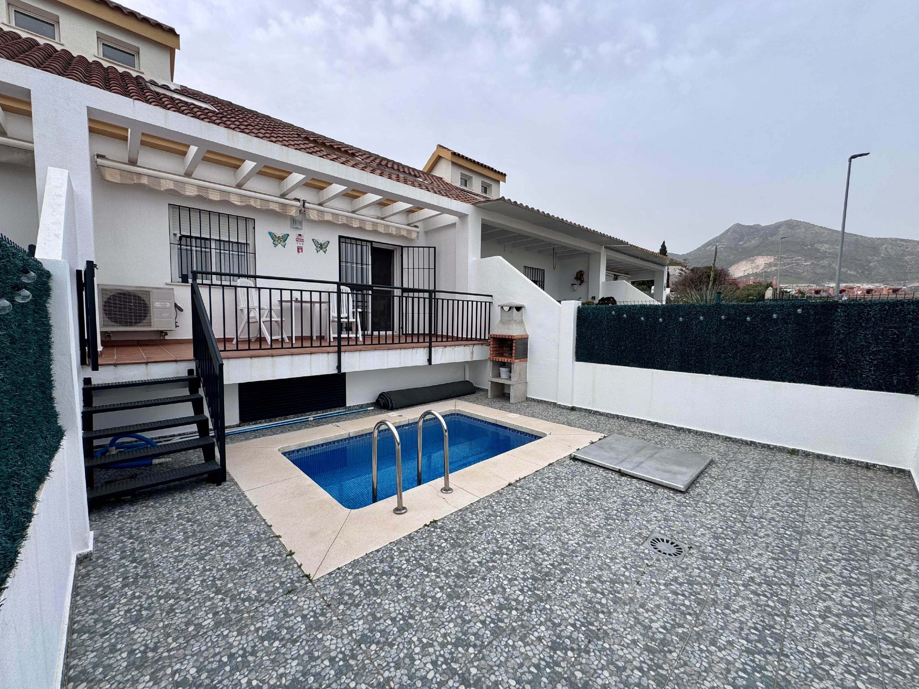 Imagen 1 Casa Adosada en venta en Benalmádena / Casa con piscina independiente
