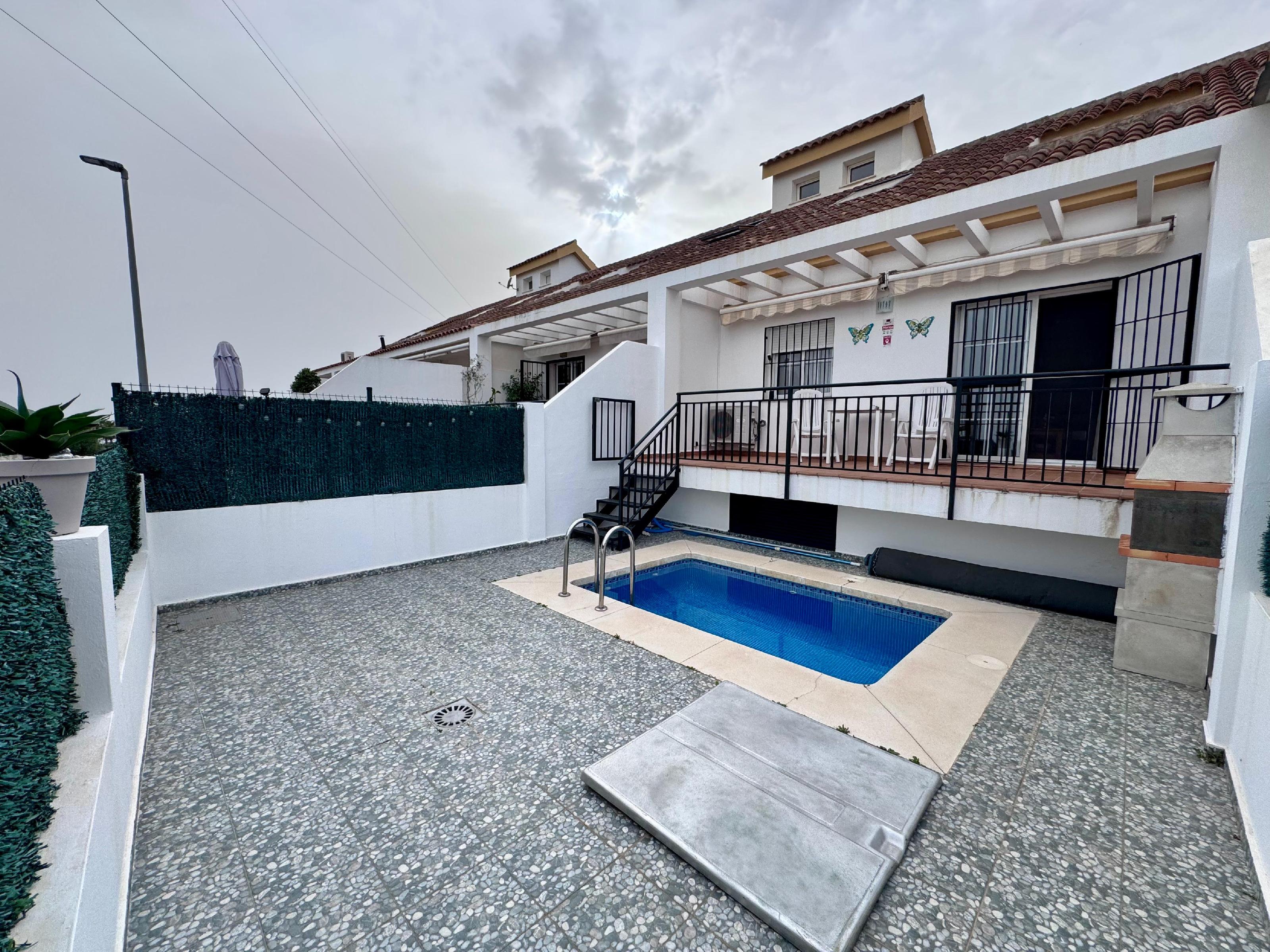 Imagen 10 Casa Adosada en venta en Benalmádena / Casa con piscina independiente