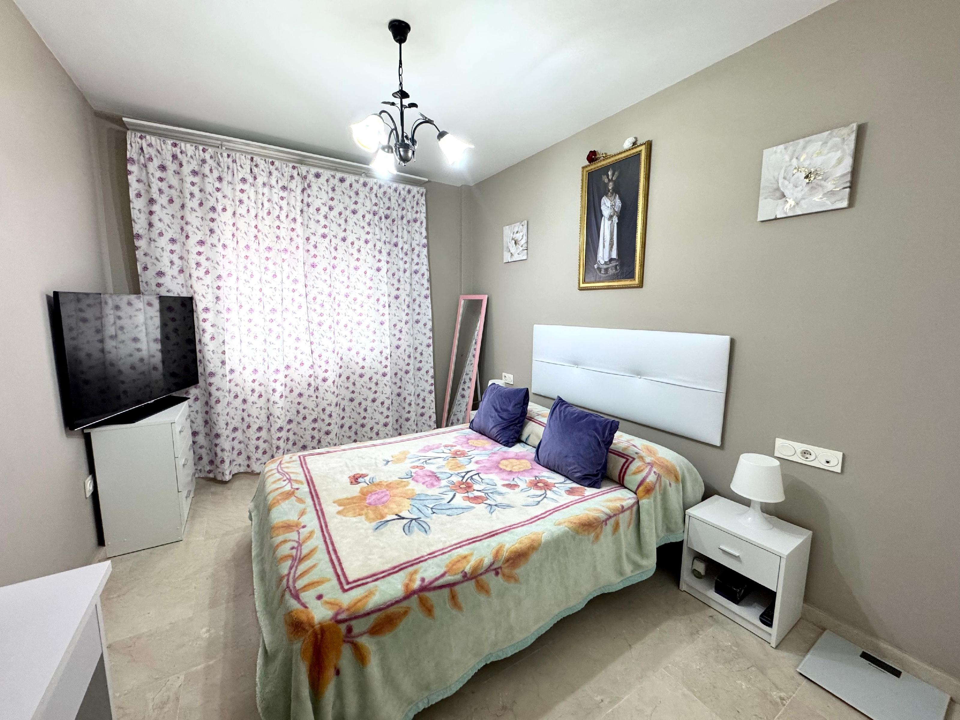 Imagen 6 Casa Adosada en venta en Benalmádena / Casa con piscina independiente