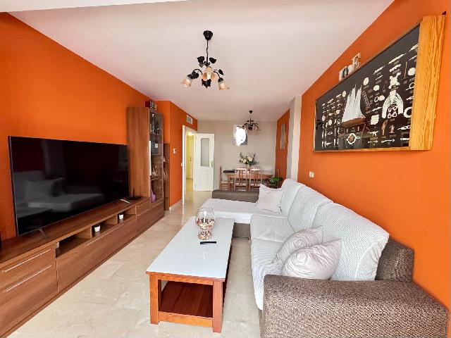 Imagen 3 Inmueble 265040 - Casa Adosada en venta en Benalmádena / Casa con piscina independiente