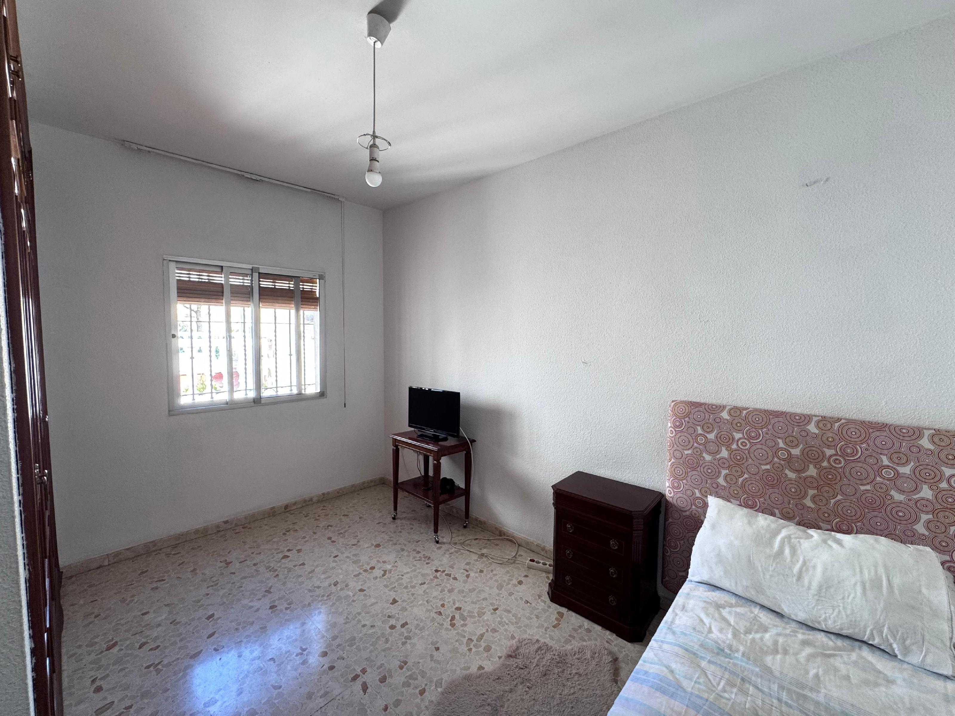 Imagen 9 Casa Adosada en venta en Málaga / Casa ubicada en zona privilegiada