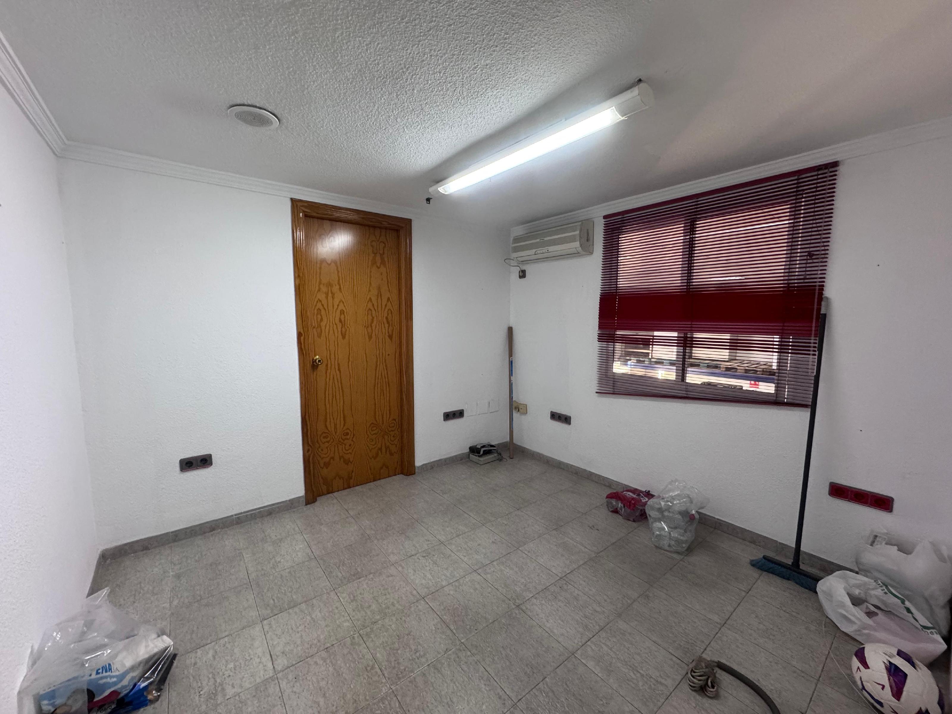 Imagen 6 Local Industrial en venta en Málaga / Nave ubicada en el viso  Imagen 6 Local Industrial en venta en Málaga / Nave ubicada en el viso