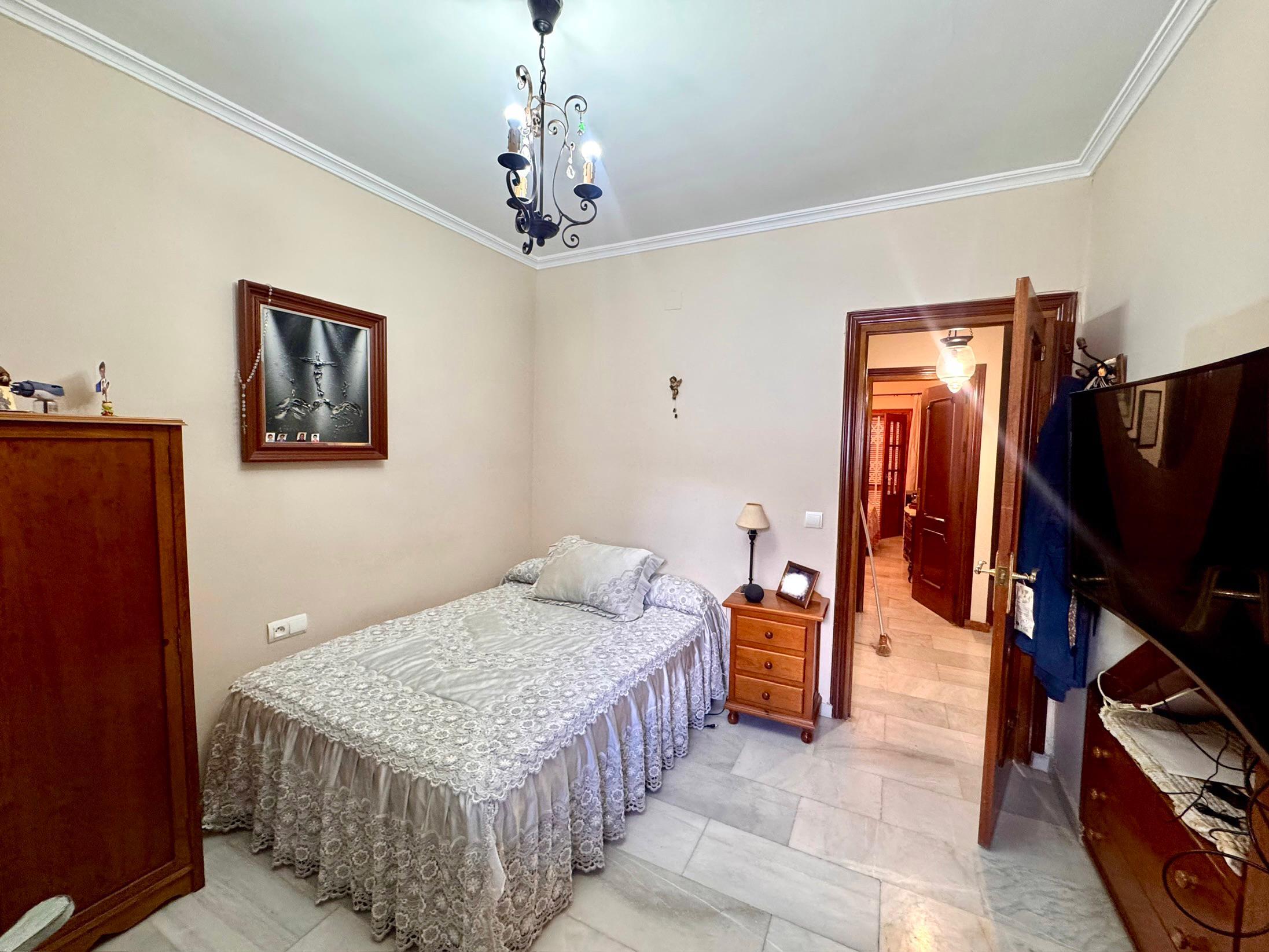 Imagen 8 Casa Adosada en venta en Rincón De La Victoria / Piso a un paso del centro historico