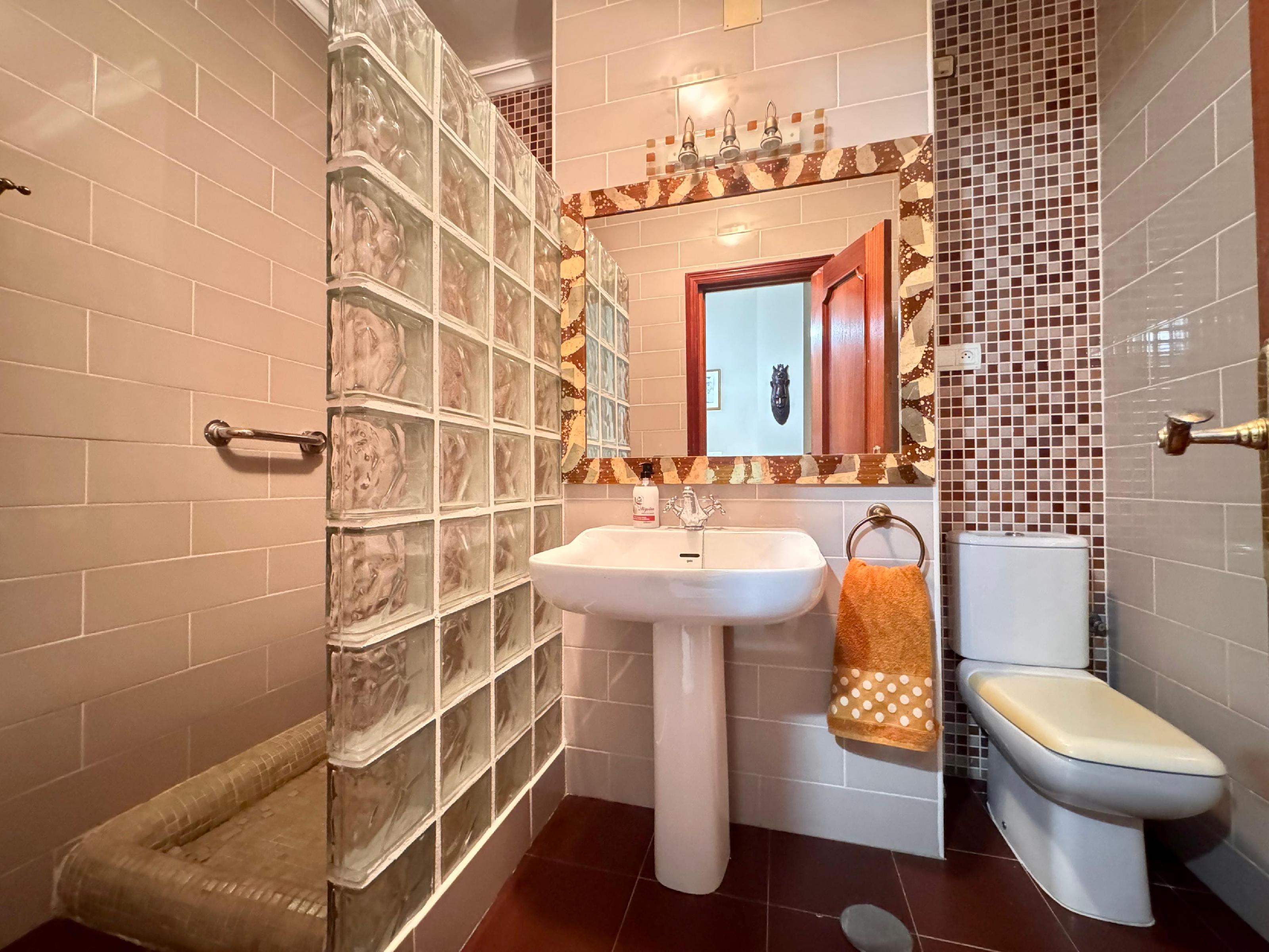 Imagen 13 Casa Adosada en venta en Rincón De La Victoria / Piso a un paso del centro historico