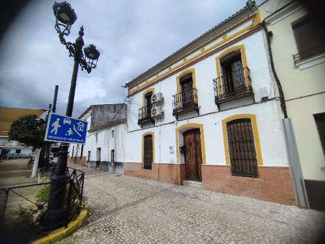 Imagen 3 Inmueble 301369 - Casa Adosada en venta en Almadén De La Plata / En plaza principal, en pleno centro de la l...