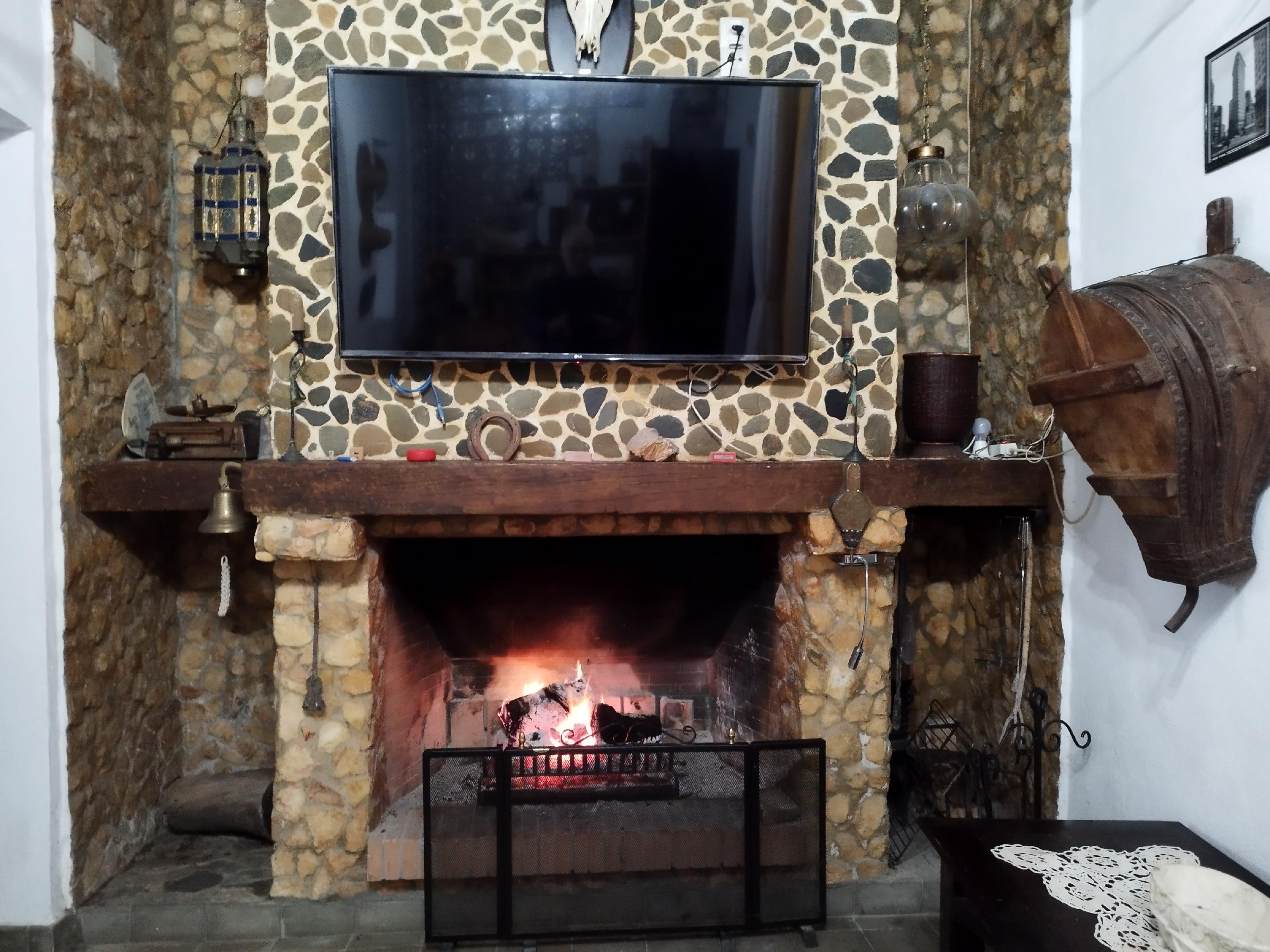 Imagen 8 Casa Adosada en venta en Almadén De La Plata / En plaza principal, en pleno centro de la l...