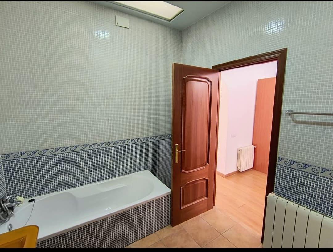 Imagen 26 Casa Adosada en venta en Almadén De La Plata / En plaza principal, en pleno centro de la l...